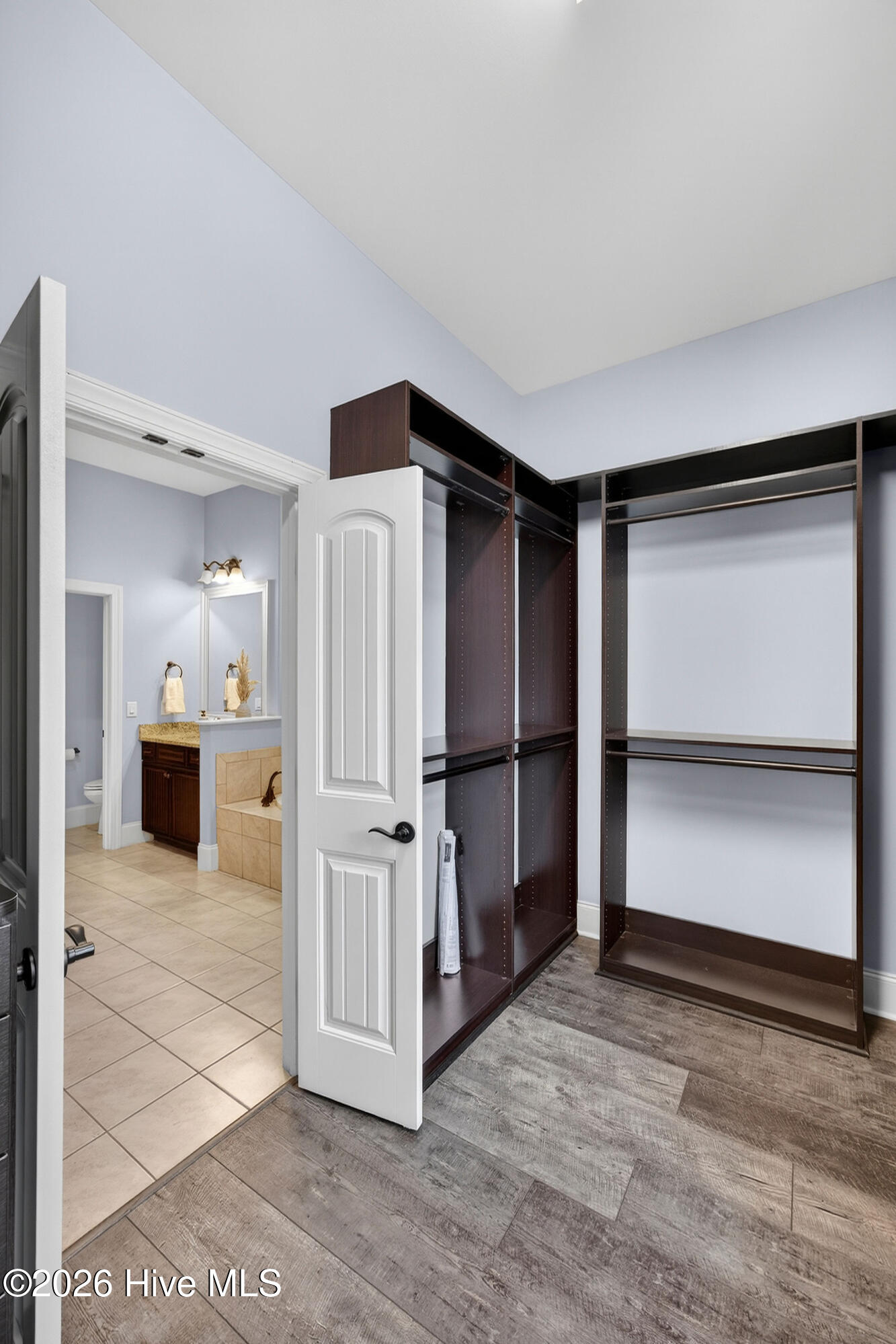 100559766 | Photo 47