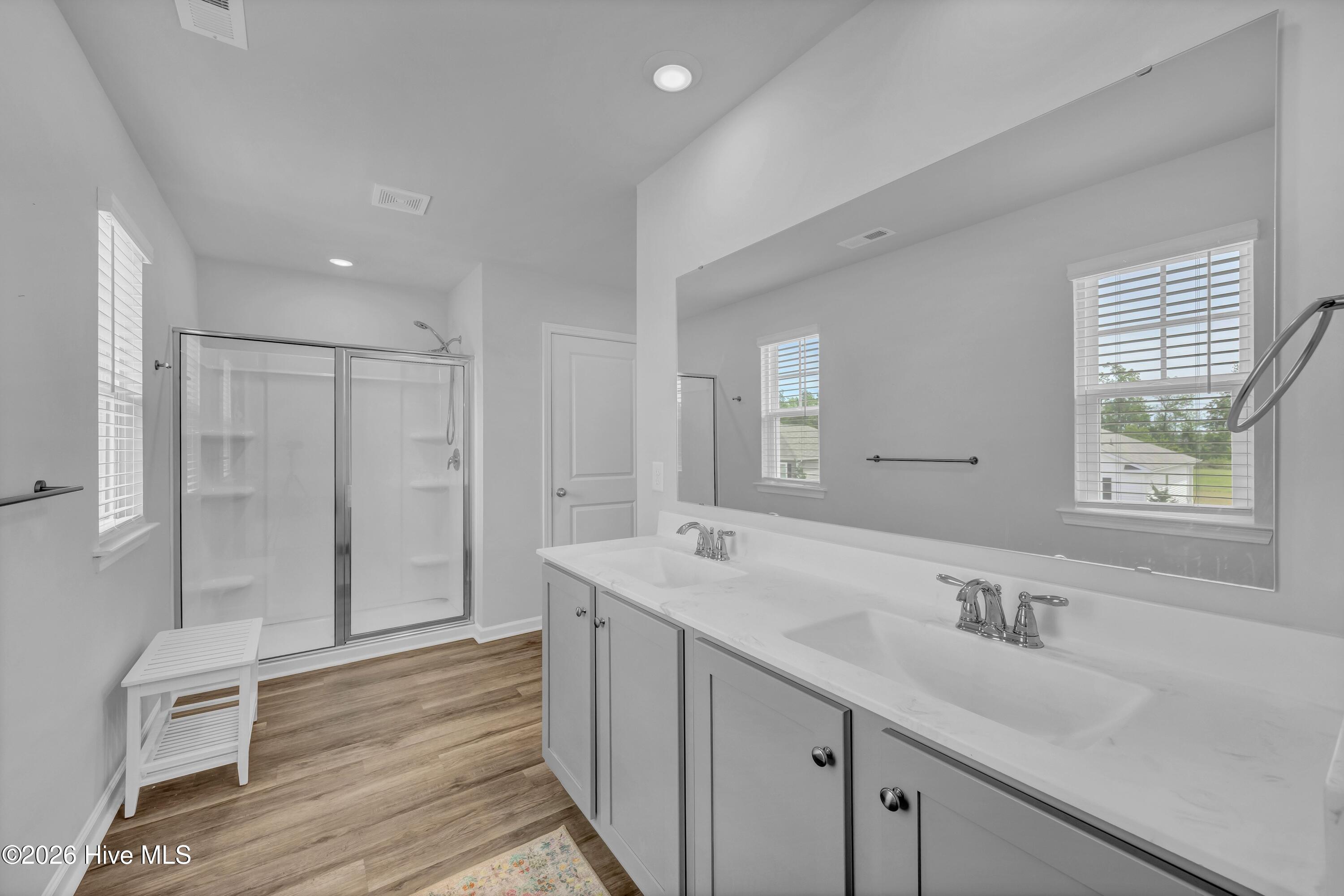 100570372 | Photo 19