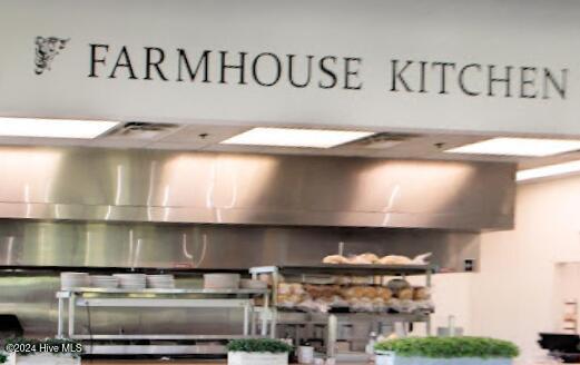 100563325 | Photo 35