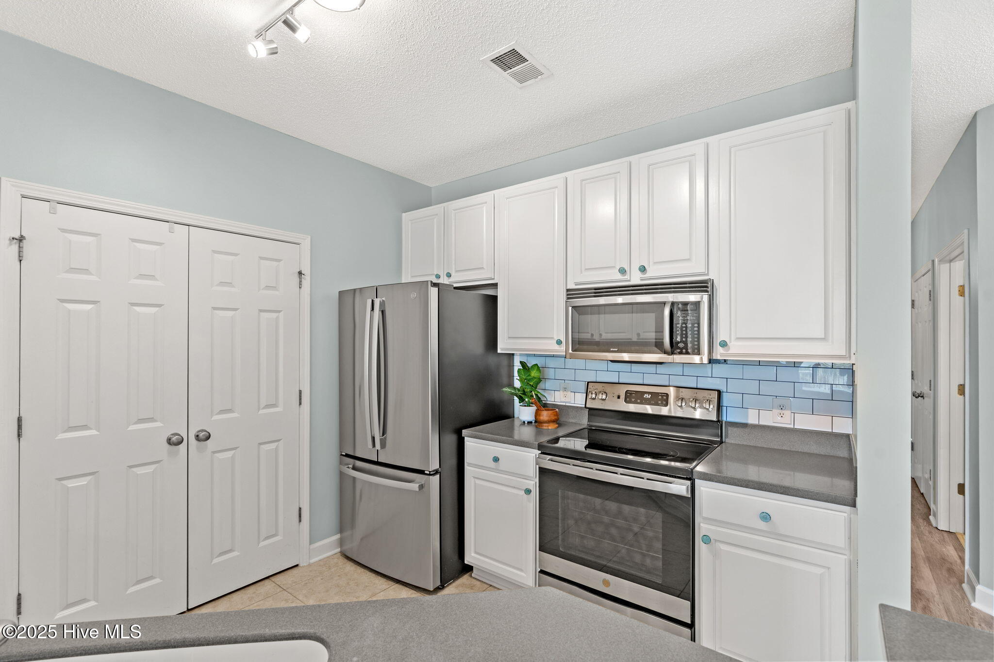 100542307 | Photo 13