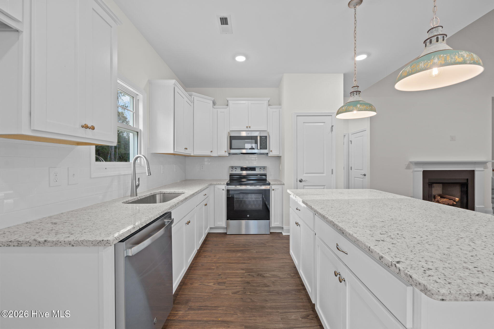 100528605 | Photo 15