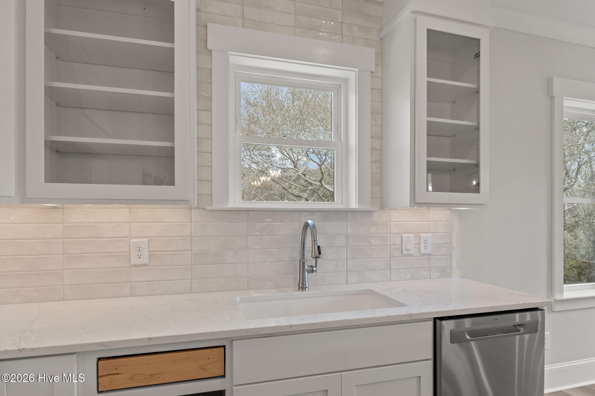 100553636 | Photo 12