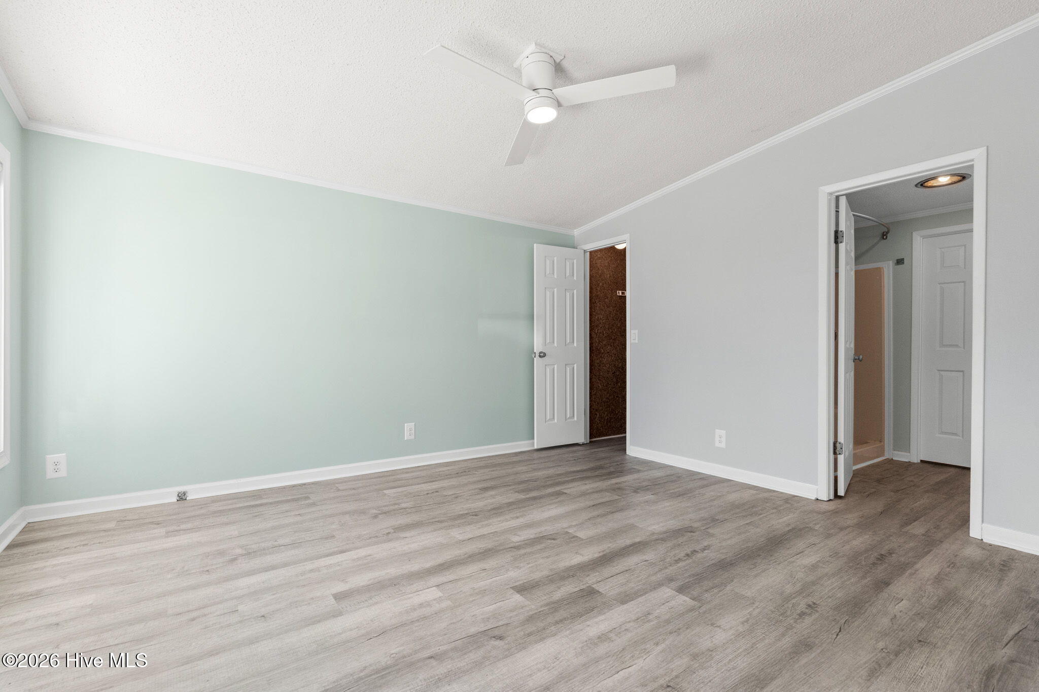 100555221 | Photo 33