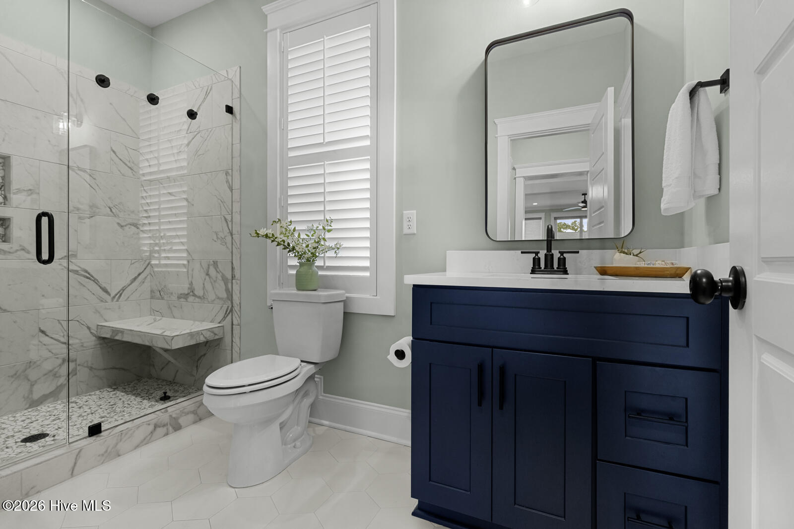 100557738 | Photo 22