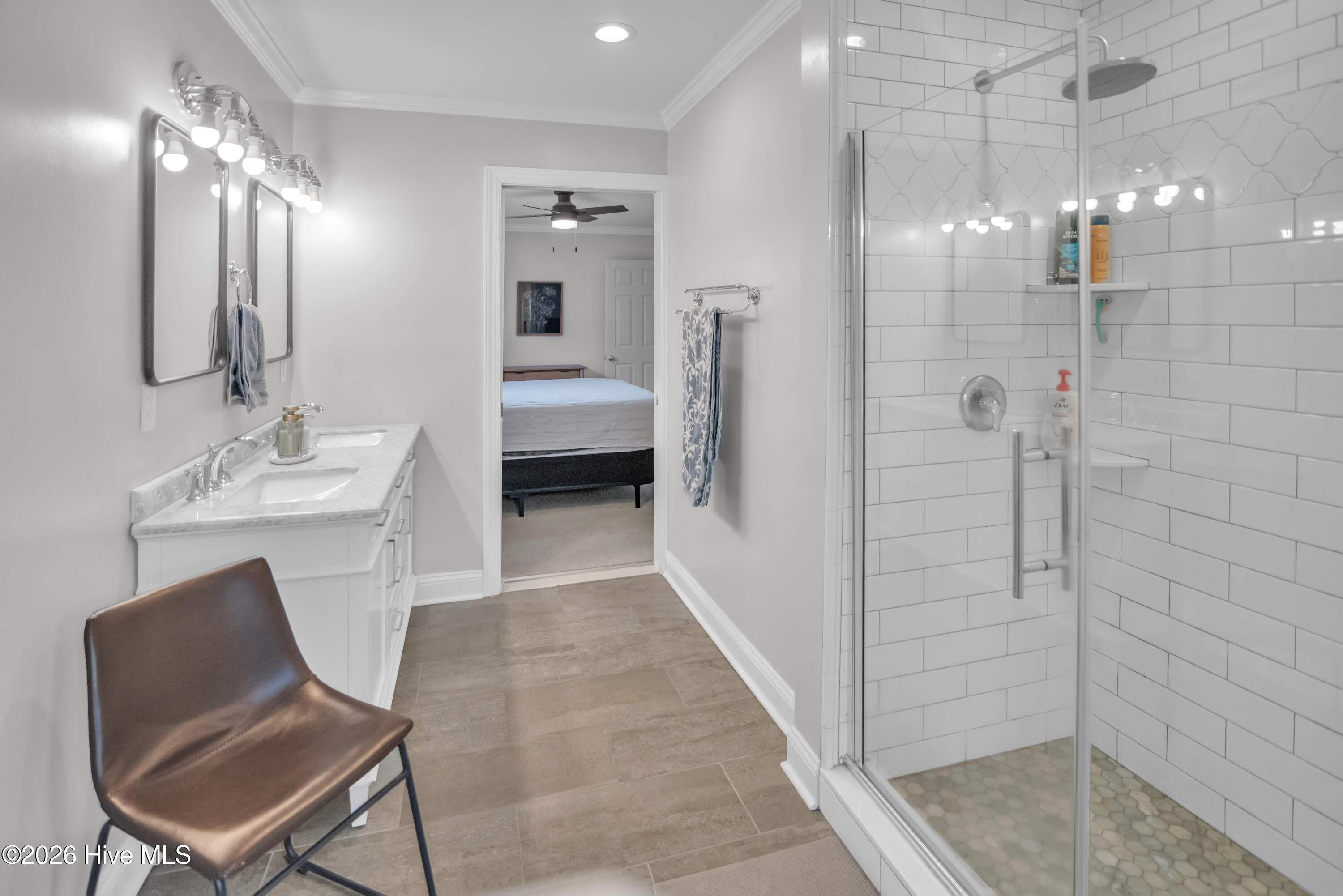 100547879 | Photo 18