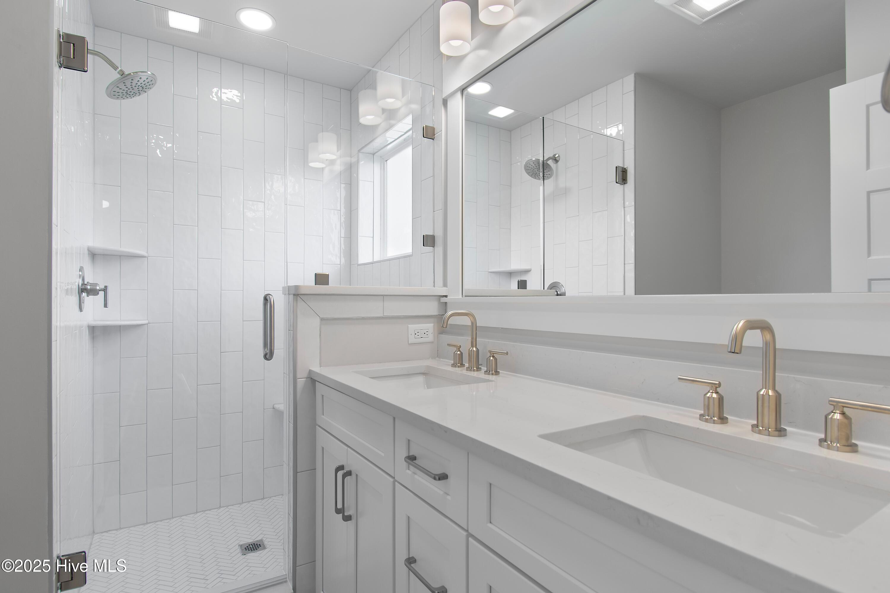 100511699 | Photo 14