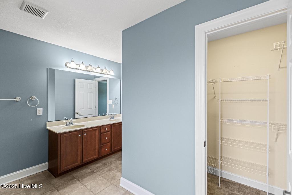 100532537 | Photo 26