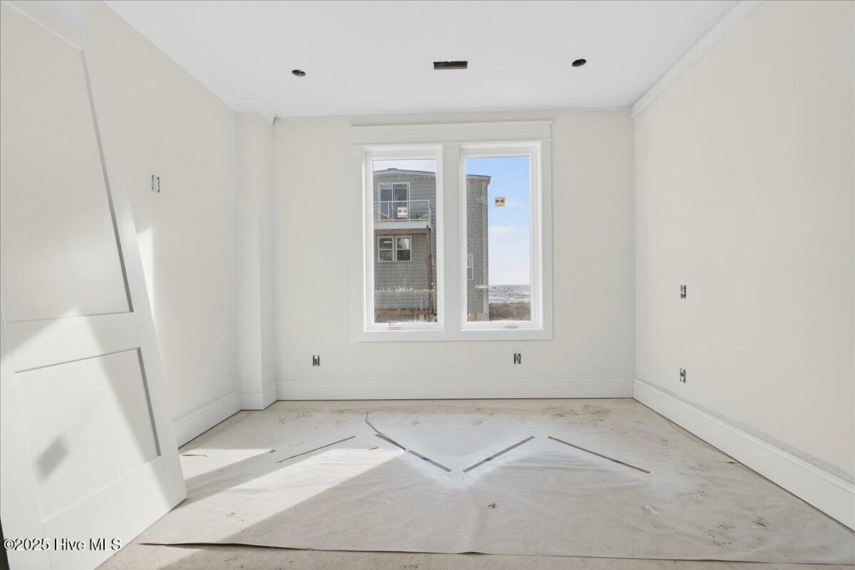 100543299 | Photo 15