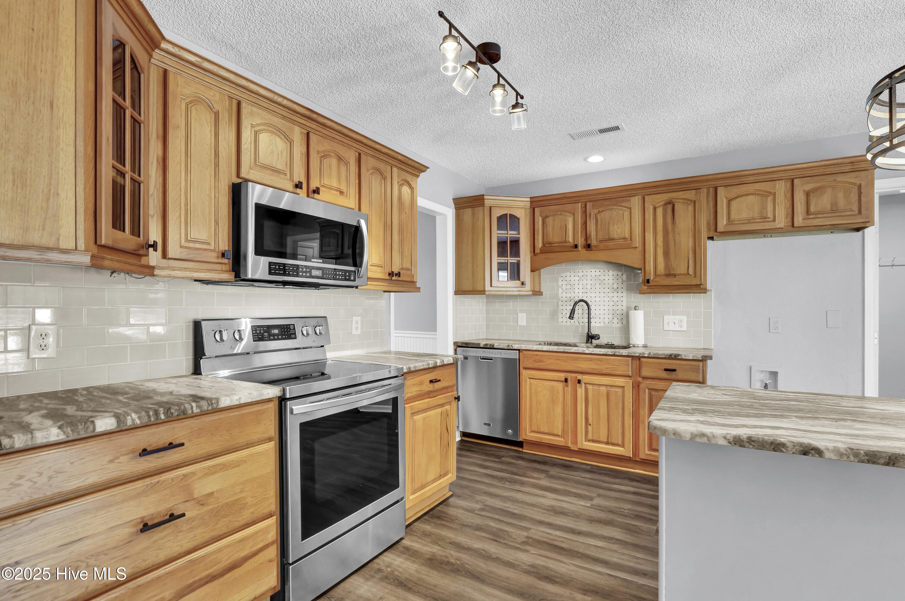 100544266 | Photo 22