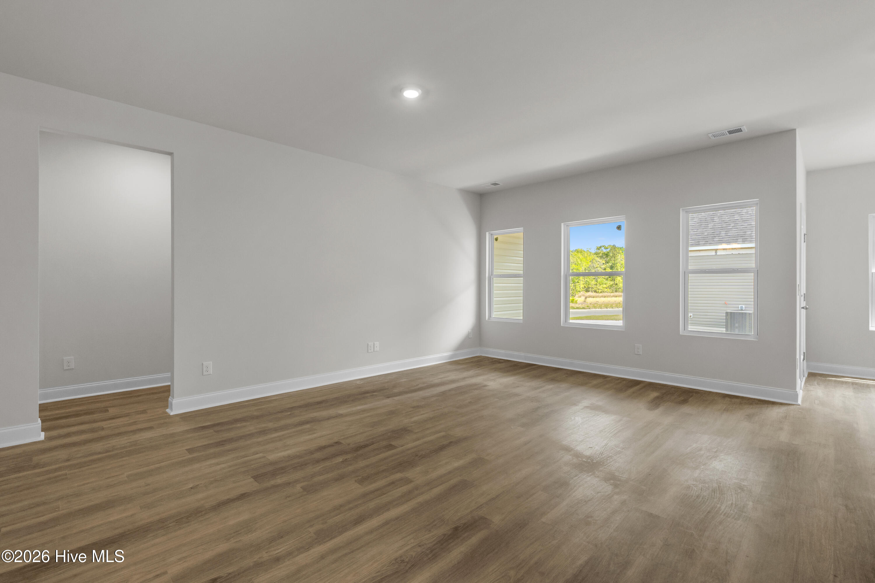 100554744 | Photo 11