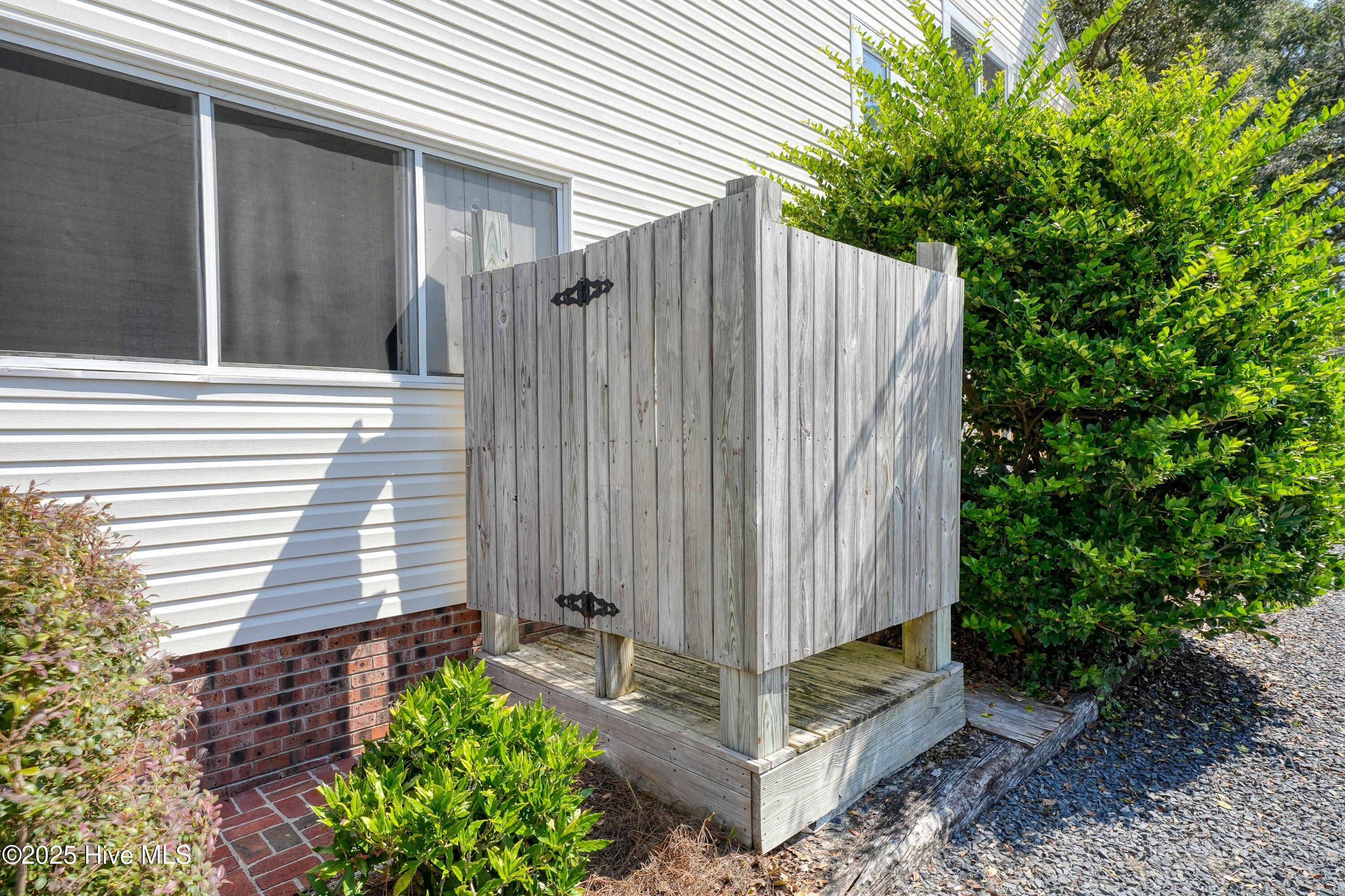 100527837 | Photo 35