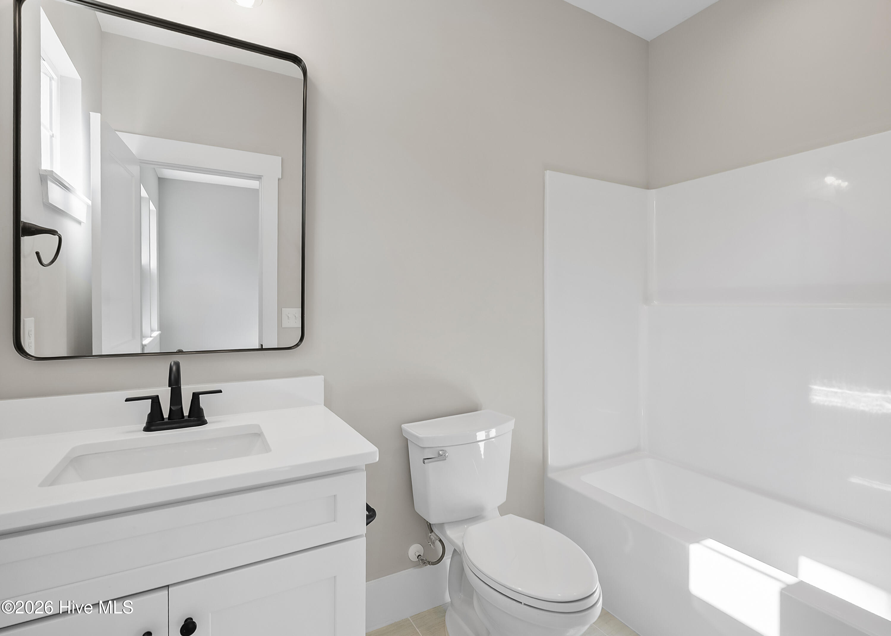 100566286 | Photo 28