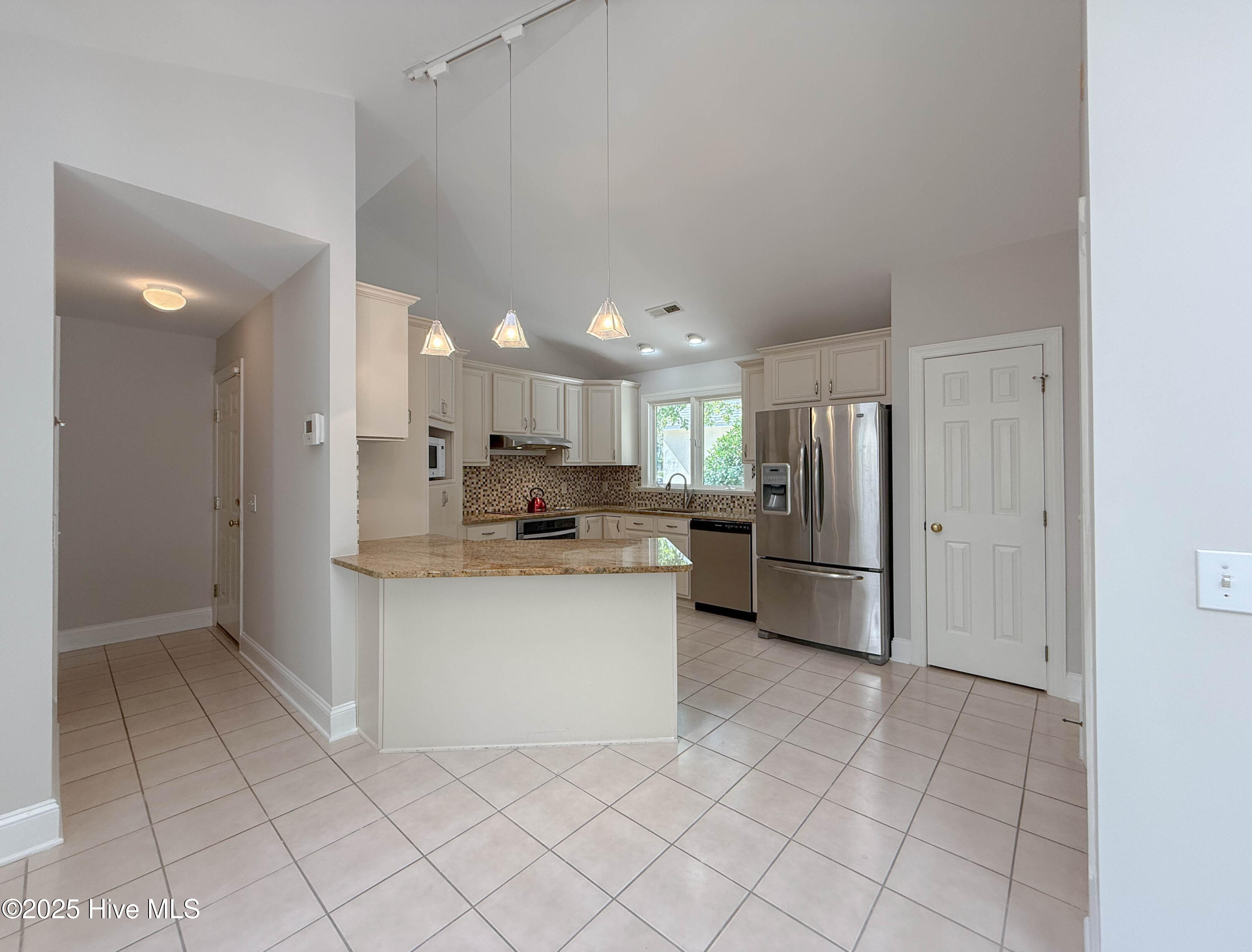 100535071 | Photo 49