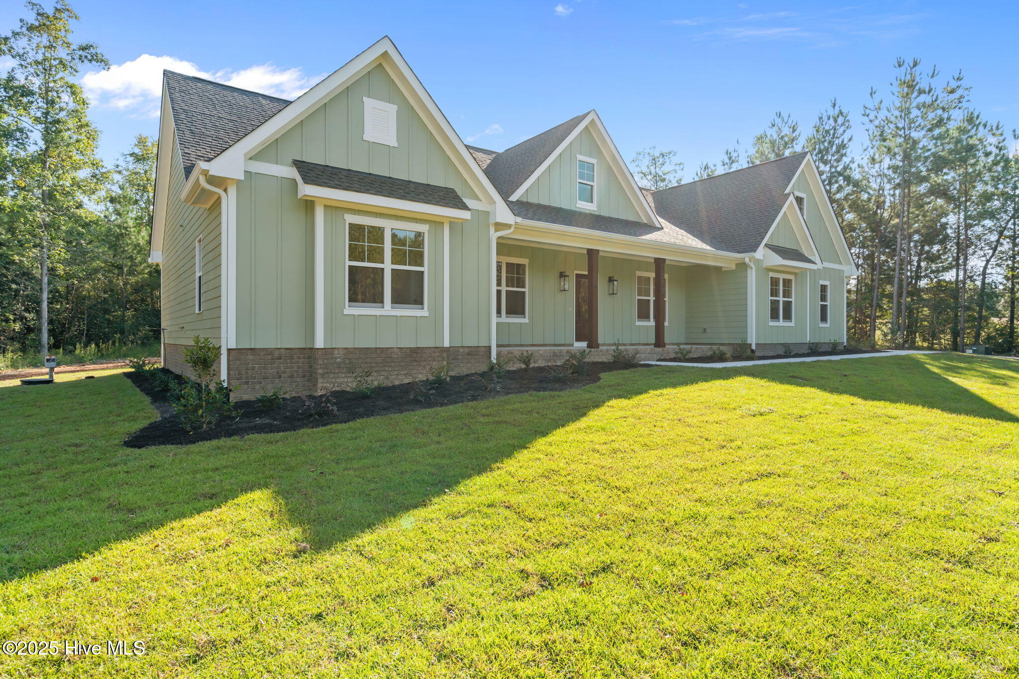 150 Hickory Pointer Way