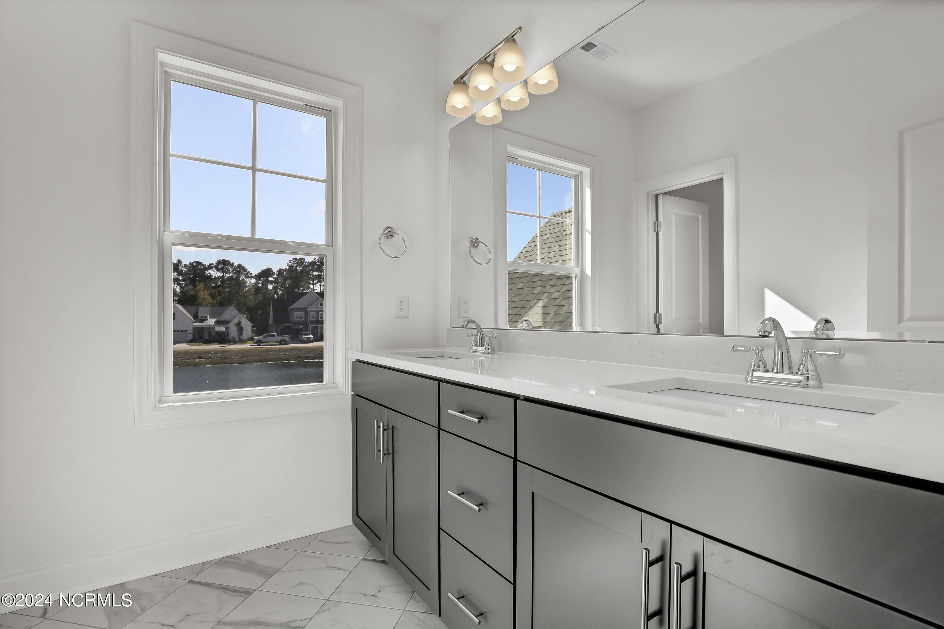 100457688 | Photo 23