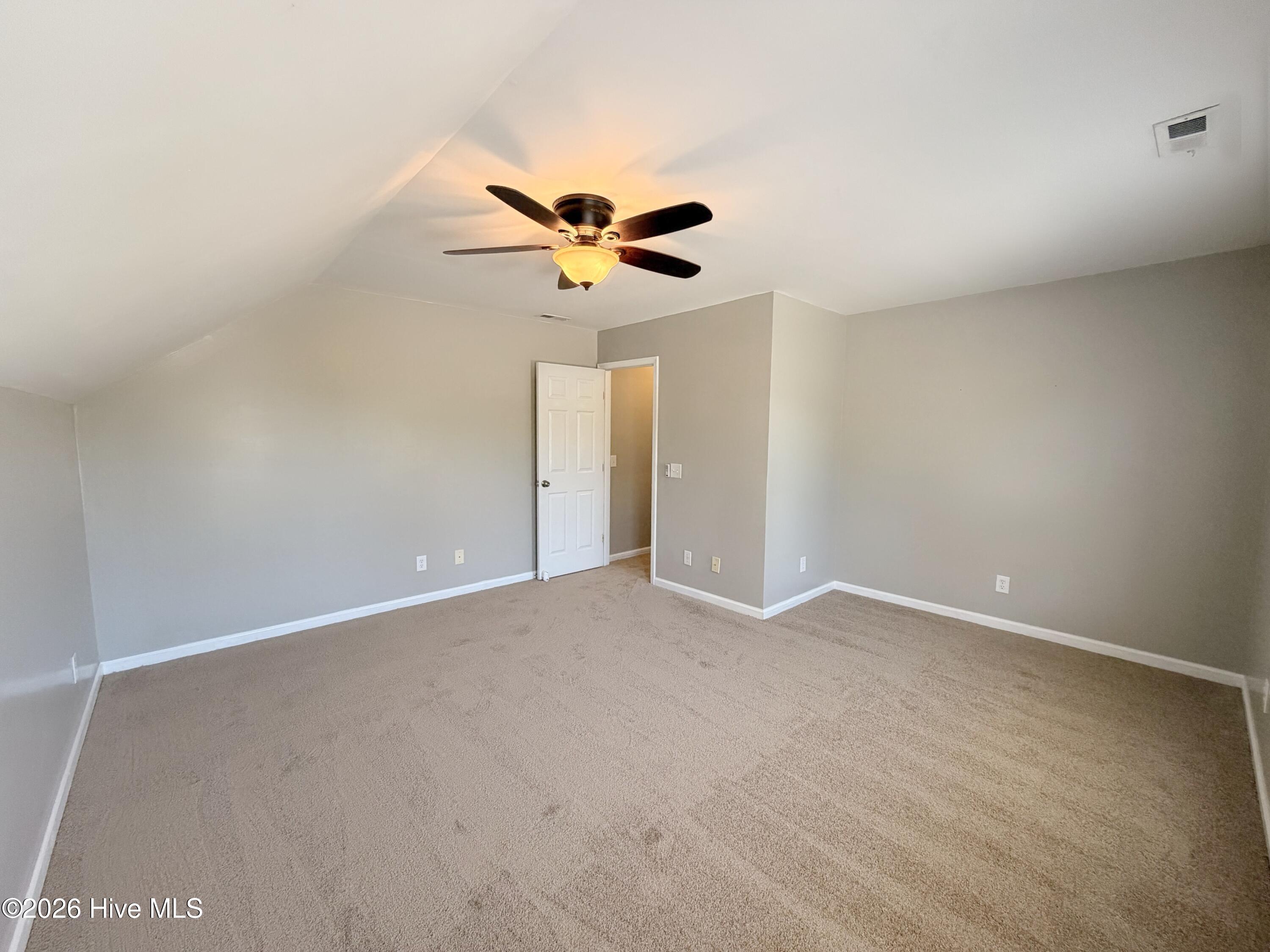 100547389 | Photo 44