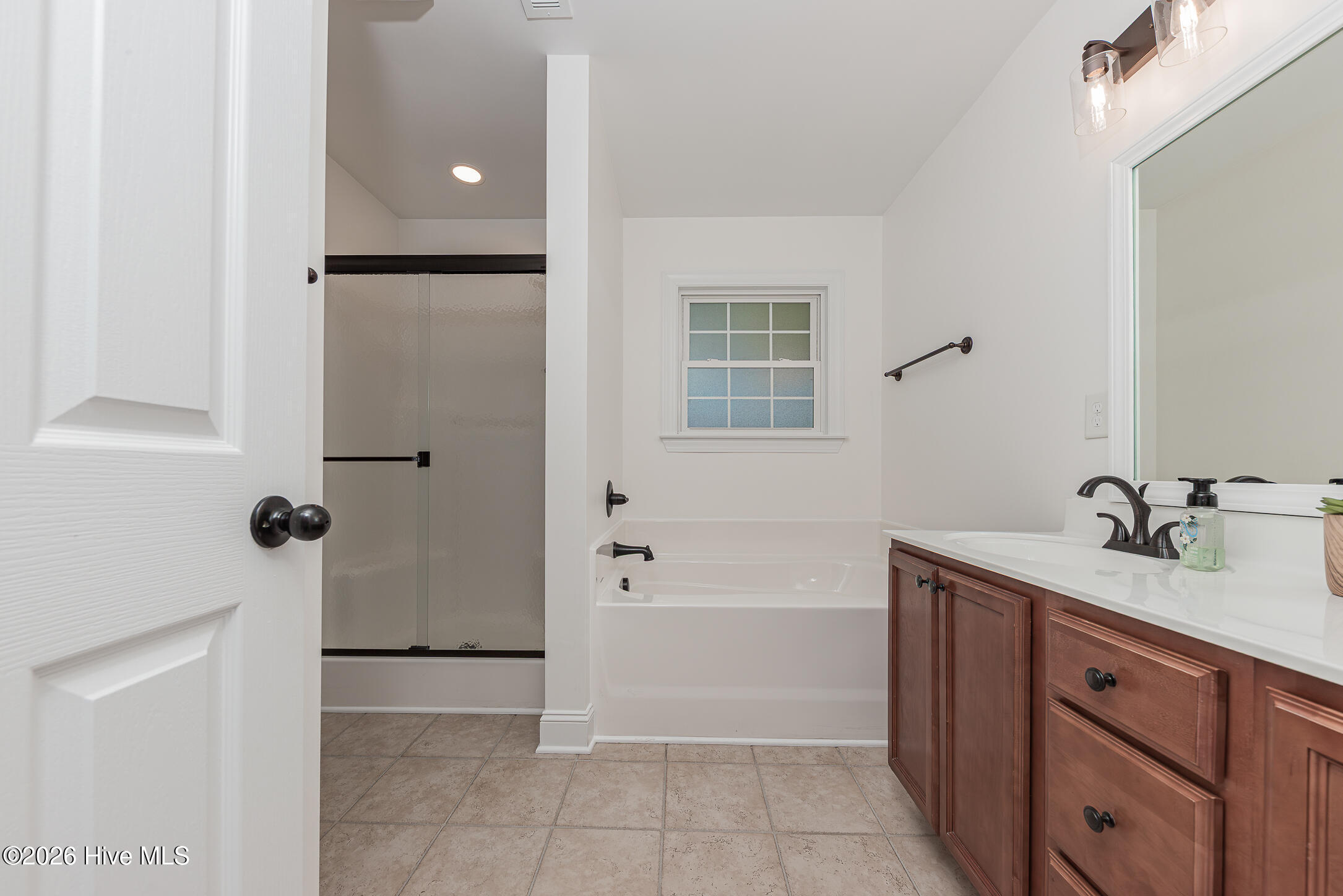 100566489 | Photo 32