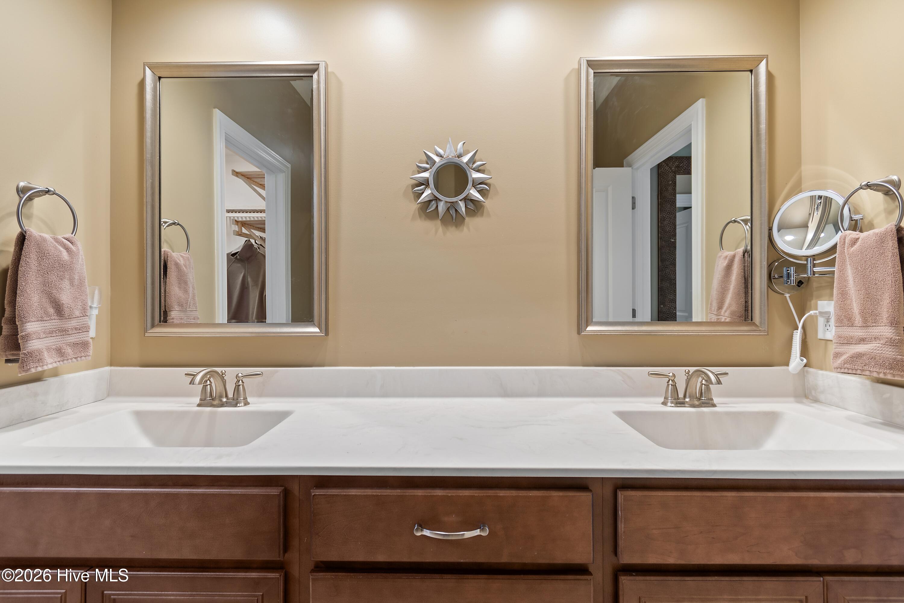 100558419 | Photo 34