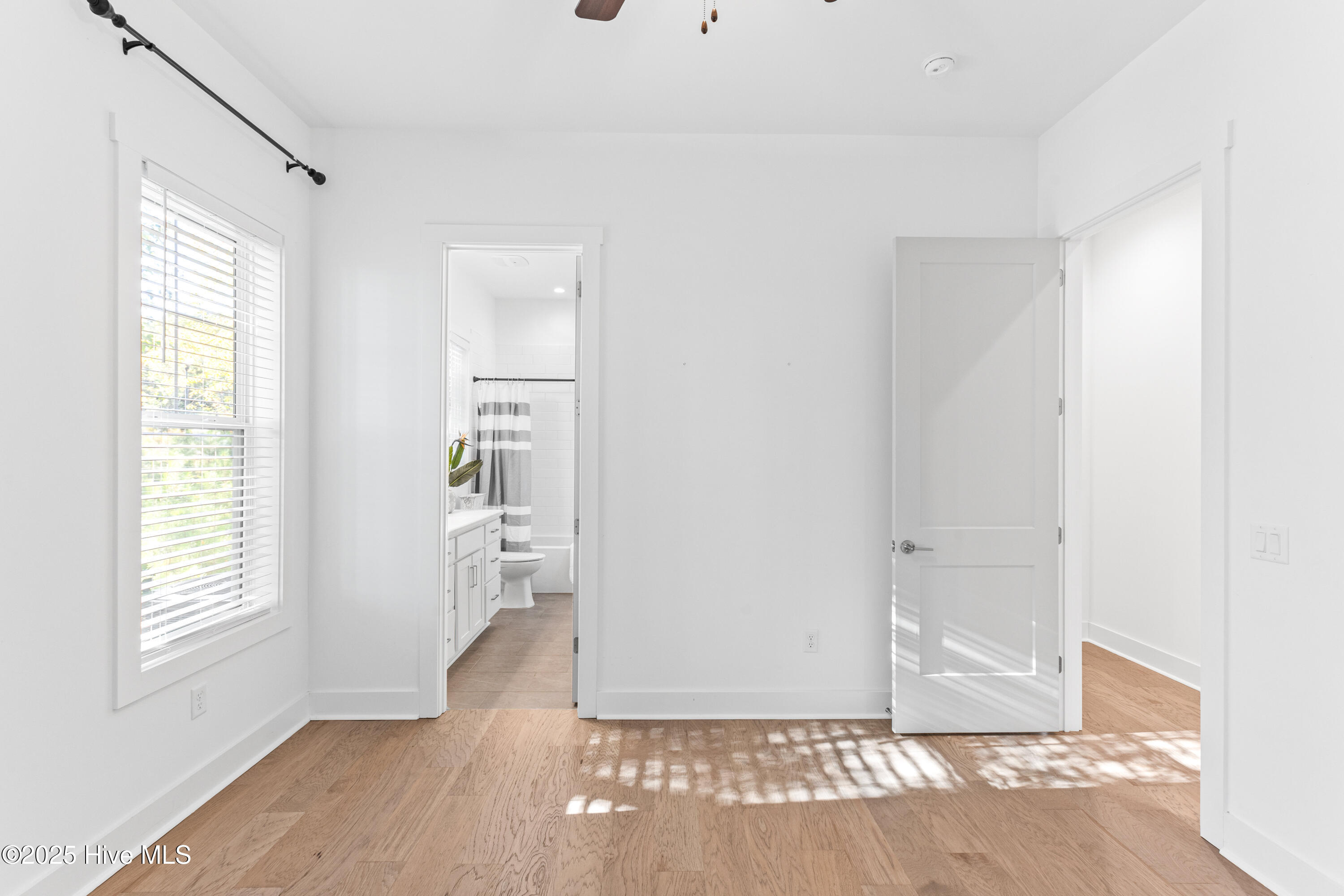 100537930 | Photo 34