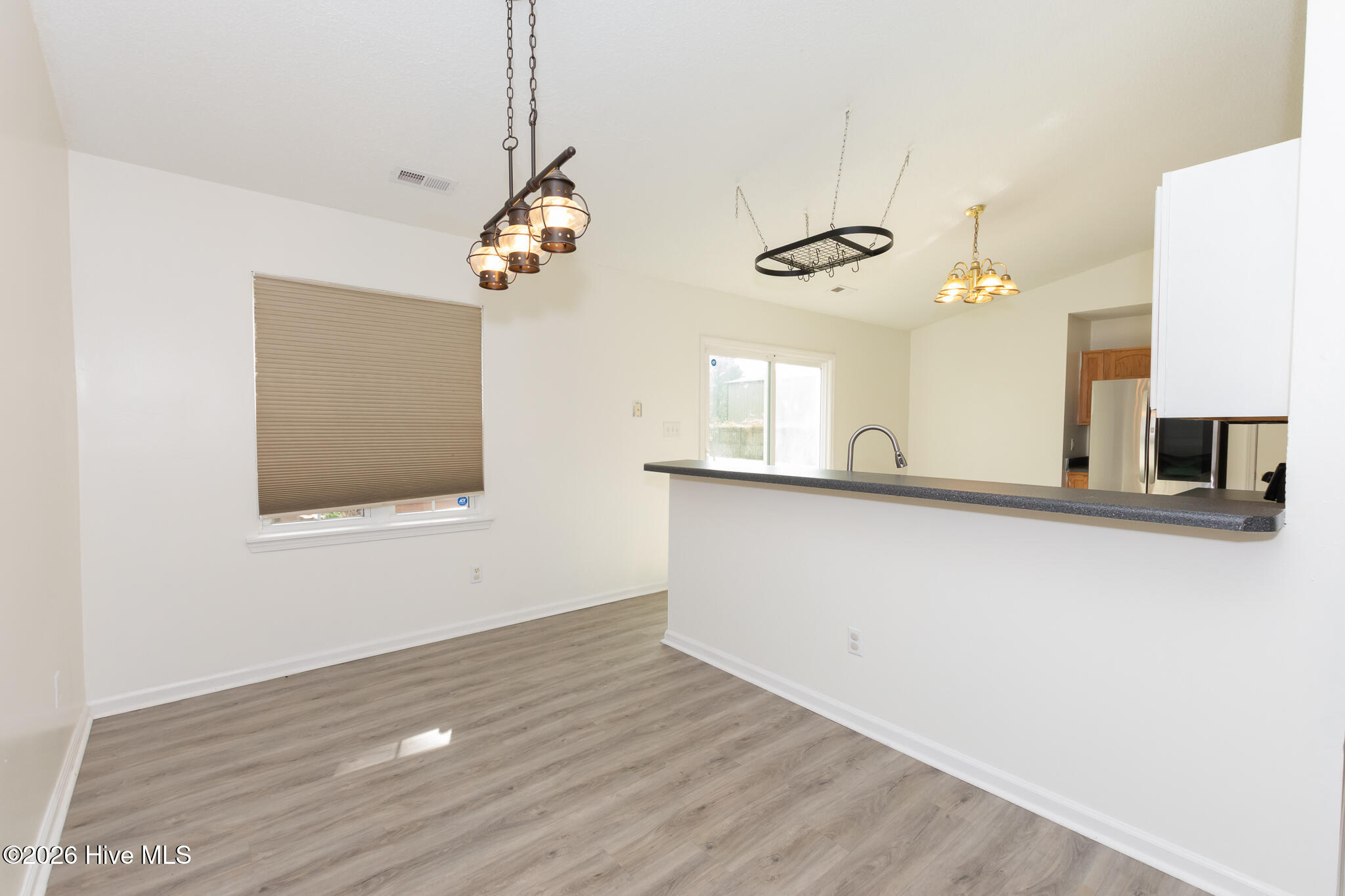 100550624 | Photo 14