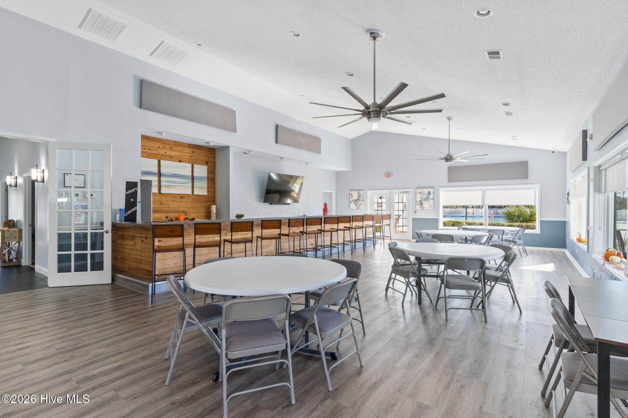 100570375 | Photo 49