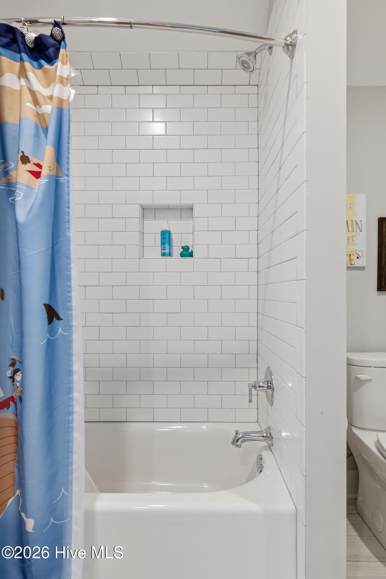 100564448 | Photo 43