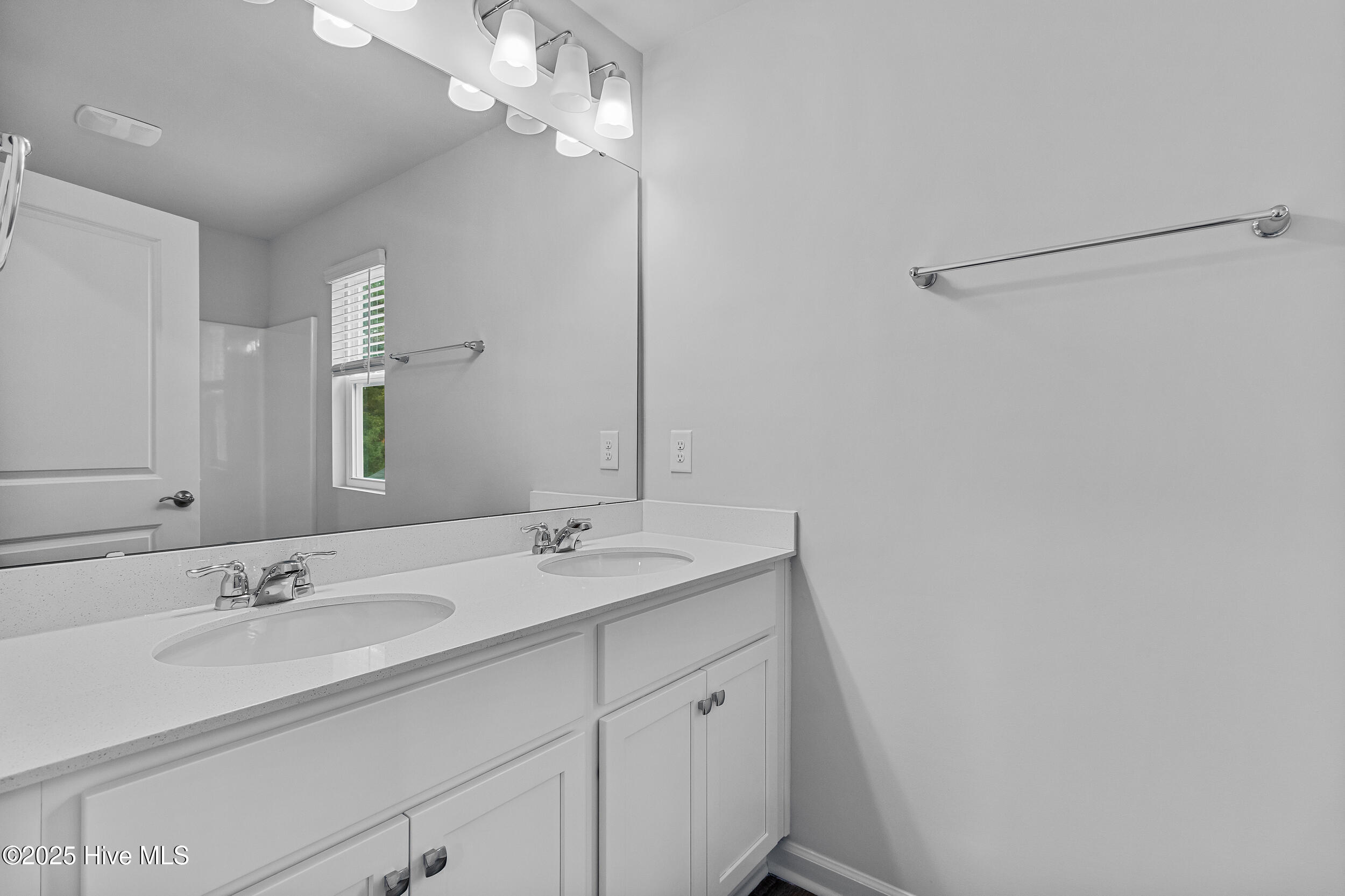 100538946 | Photo 35