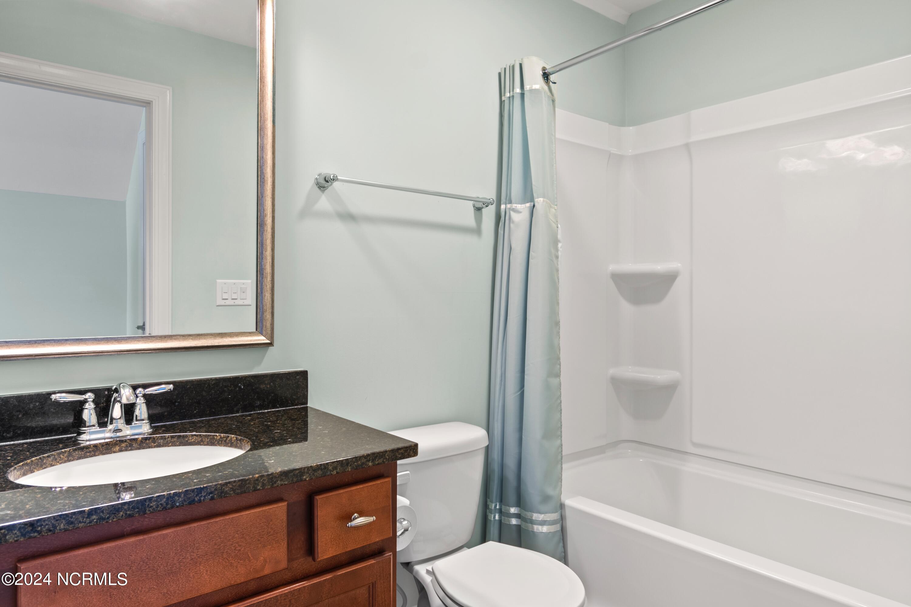 100568294 | Photo 18