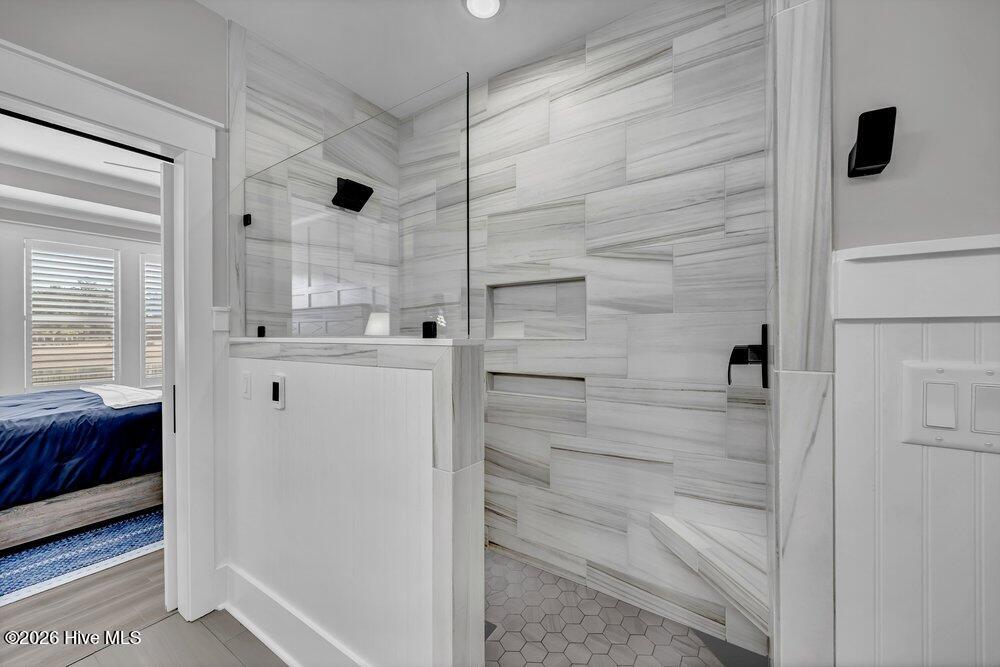 100547868 | Photo 23