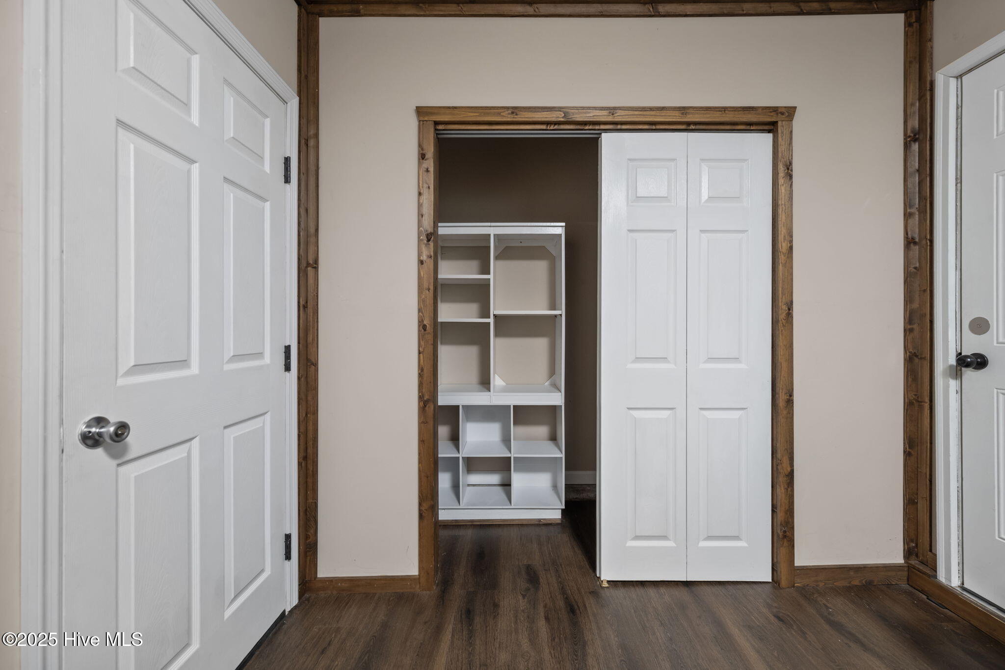 100545189 | Photo 16