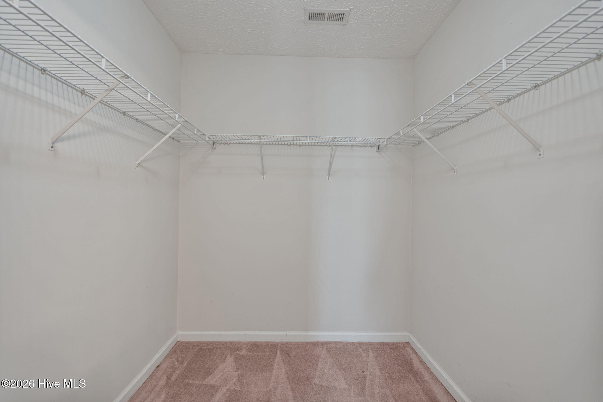 100563369 | Photo 35