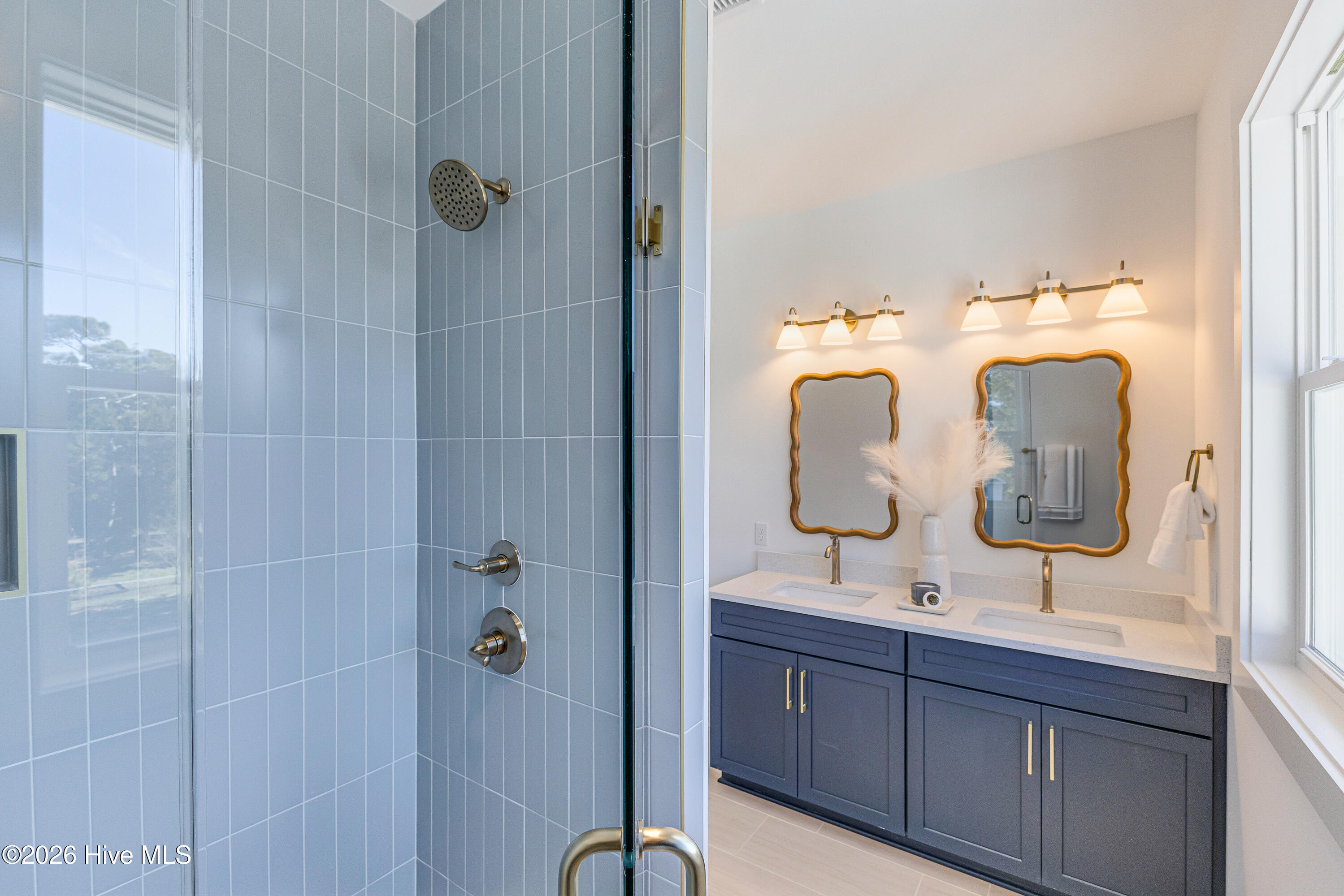 100534543 | Photo 24