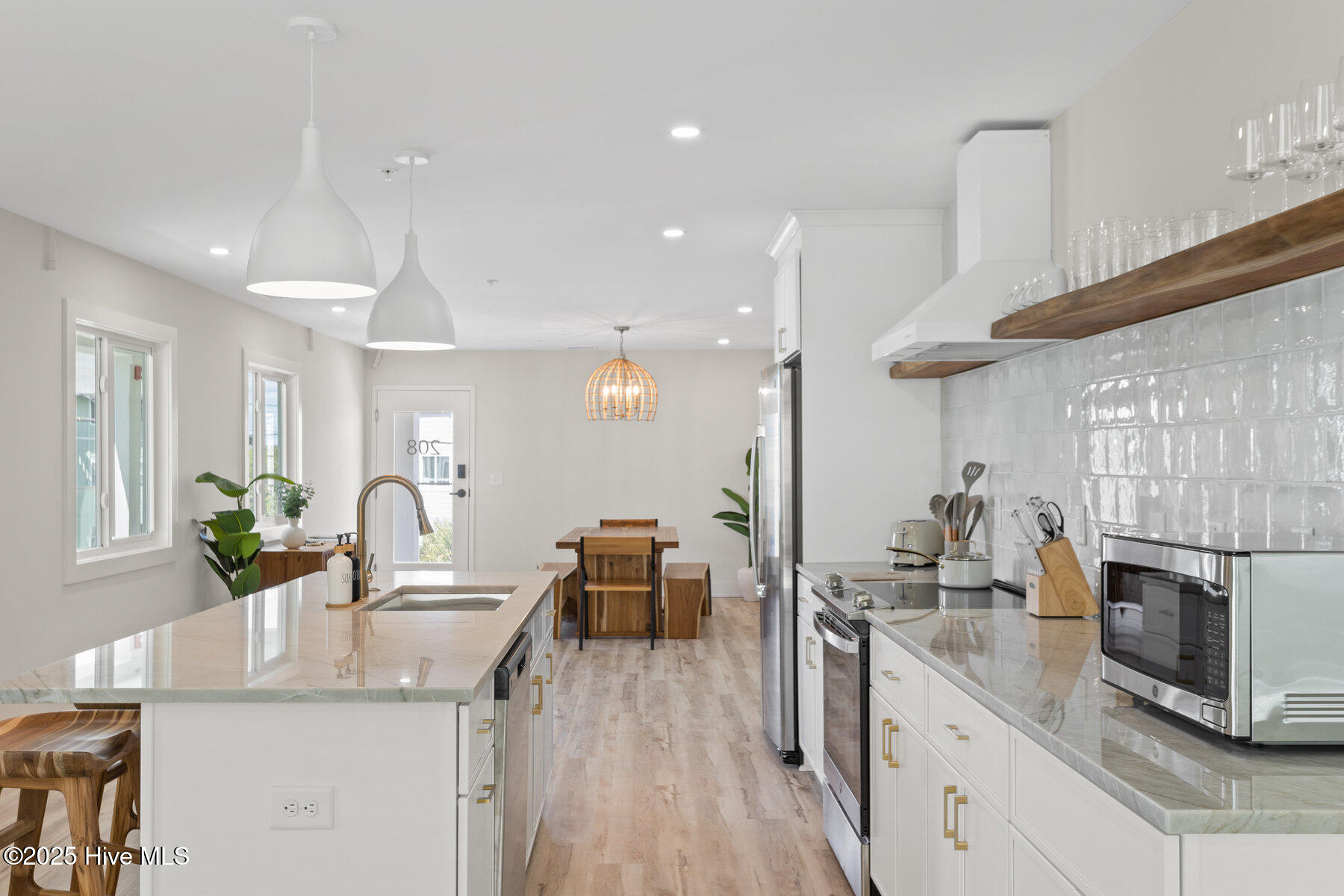 100523213 | Photo 19