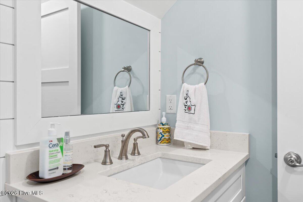 100547880 | Photo 39