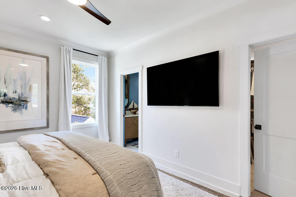 100549041 | Photo 33