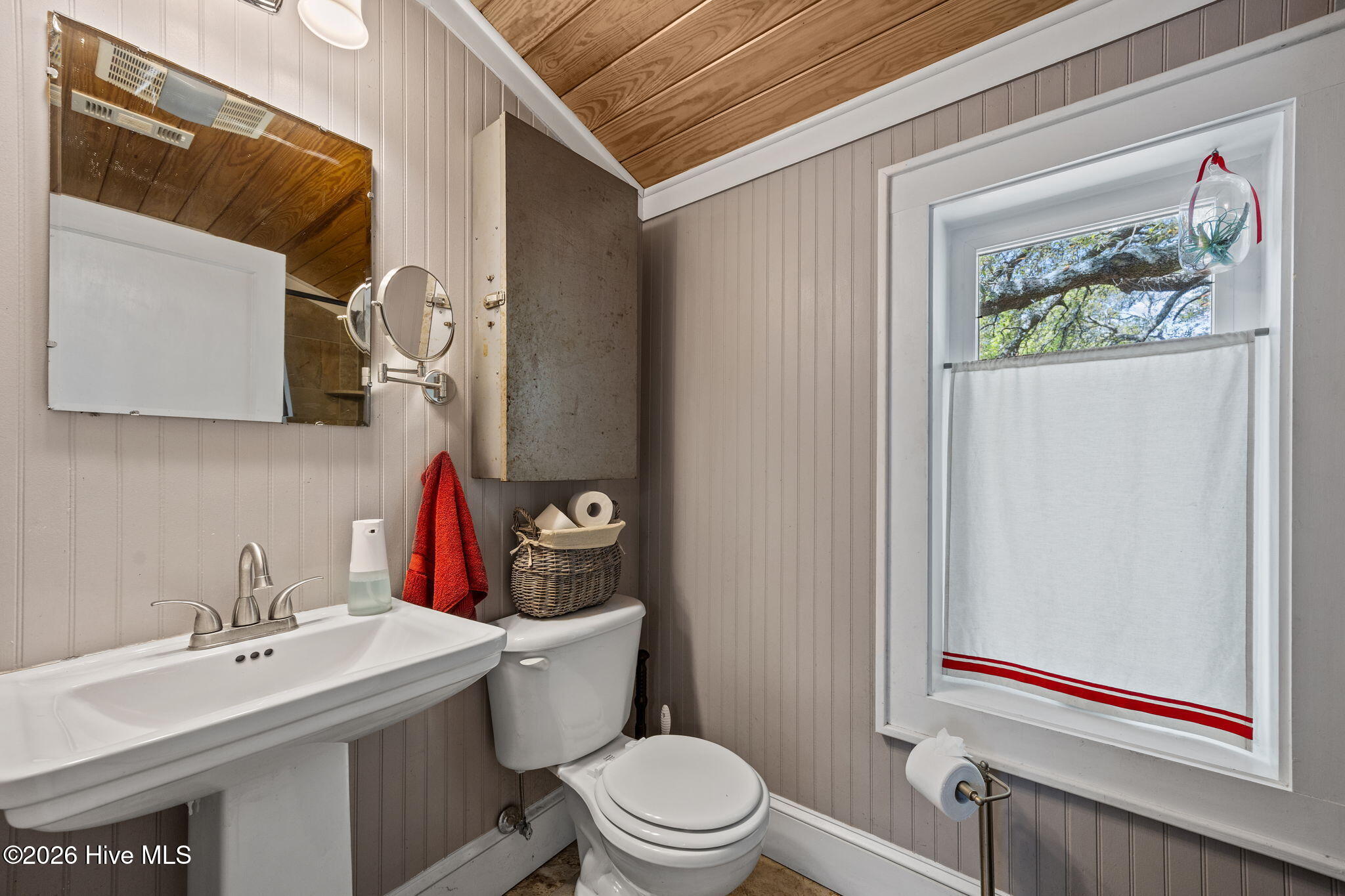 2812 Evans Street, Morehead City, NC, 28557