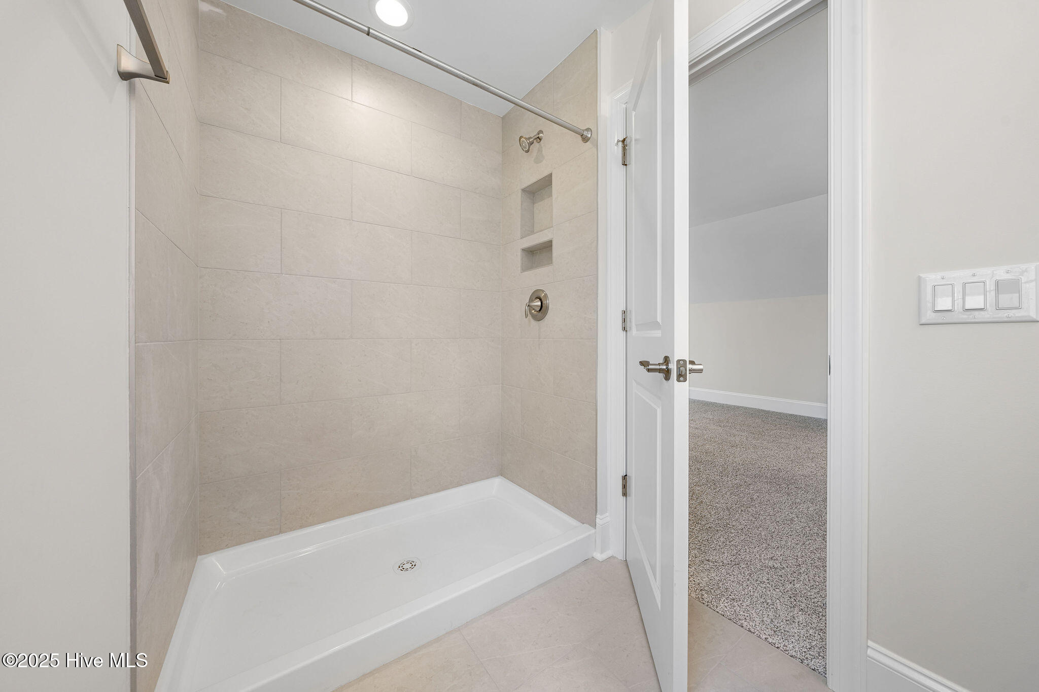 100488997 | Photo 51