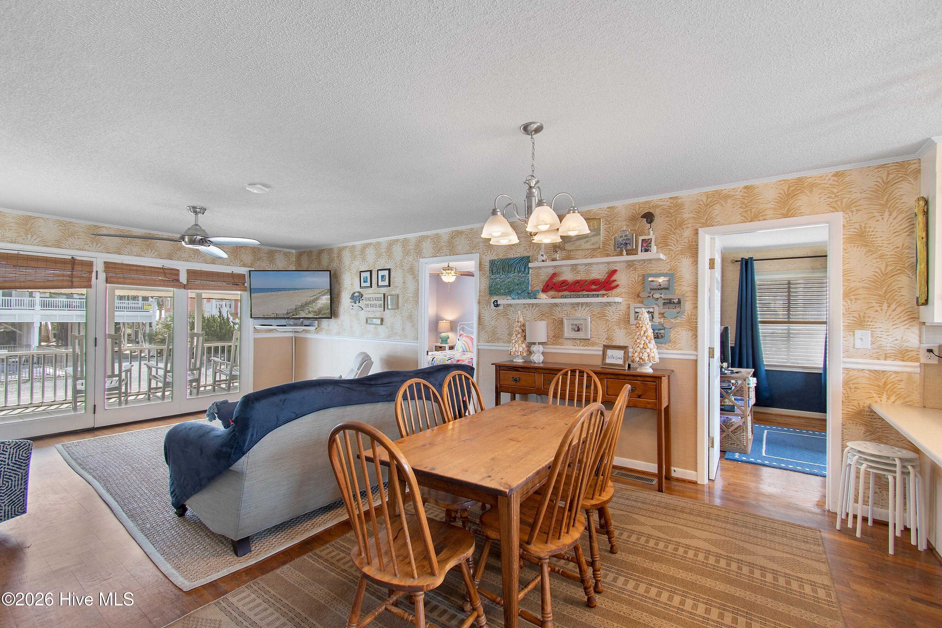 100561675 | Photo 17