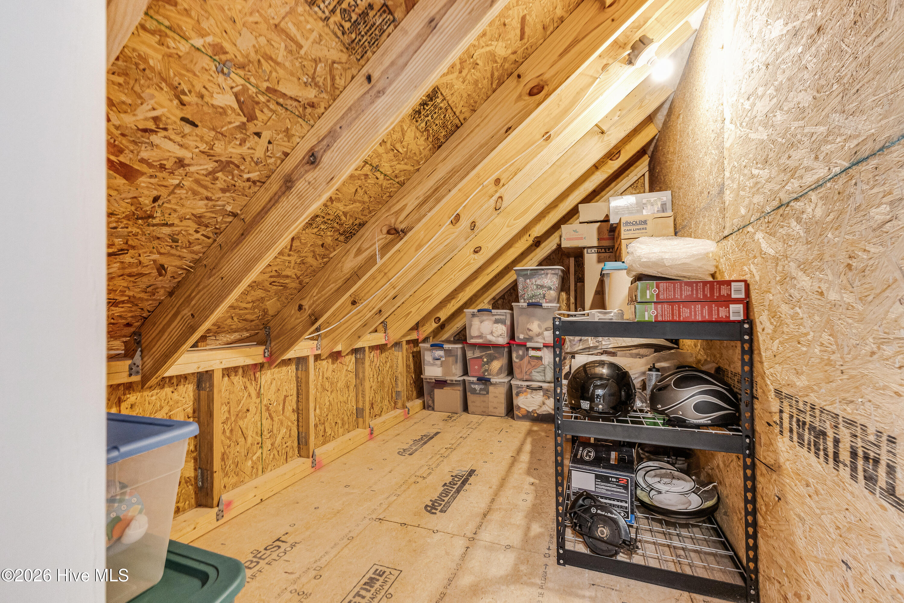 100561290 | Photo 30