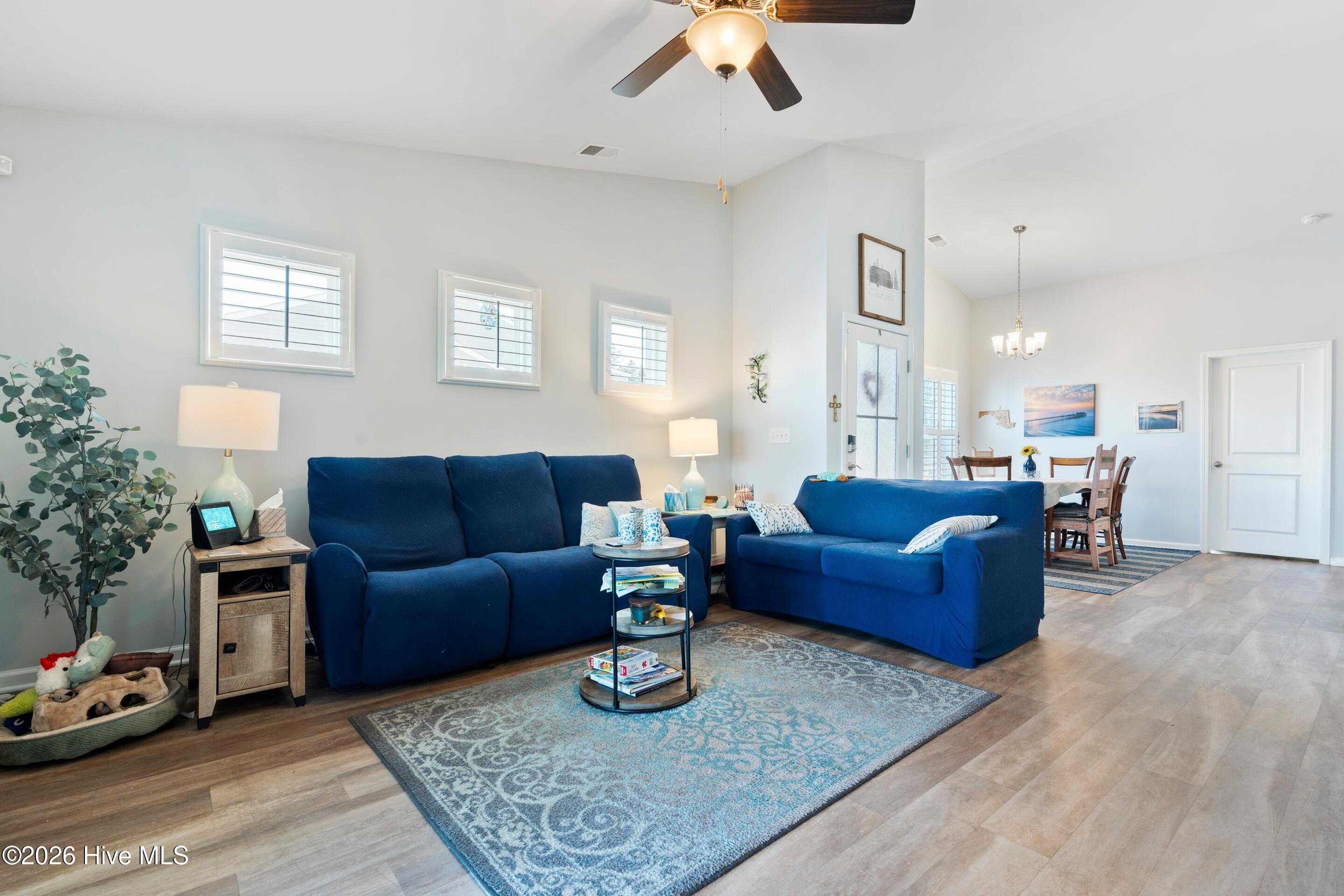 100552901 | Photo 14