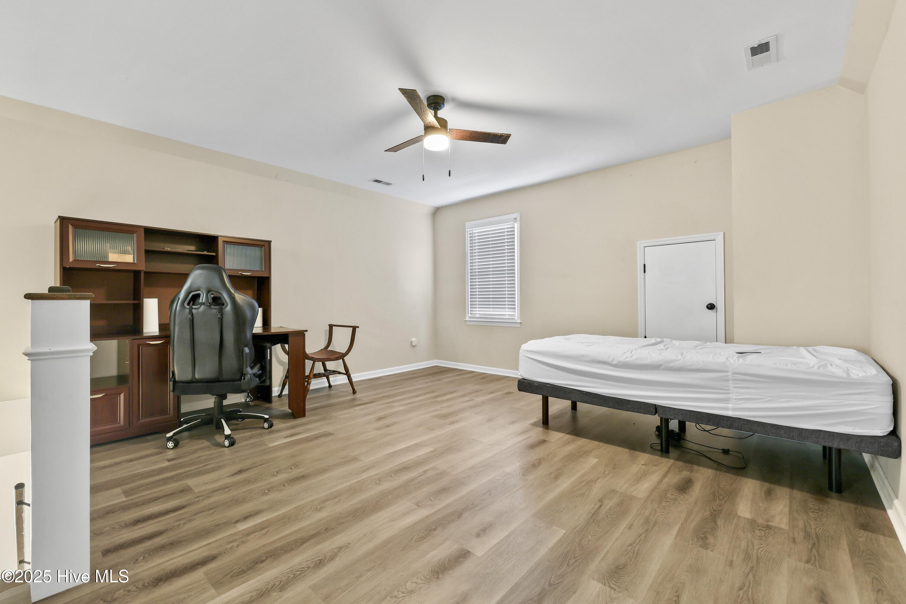 100494735 | Photo 53