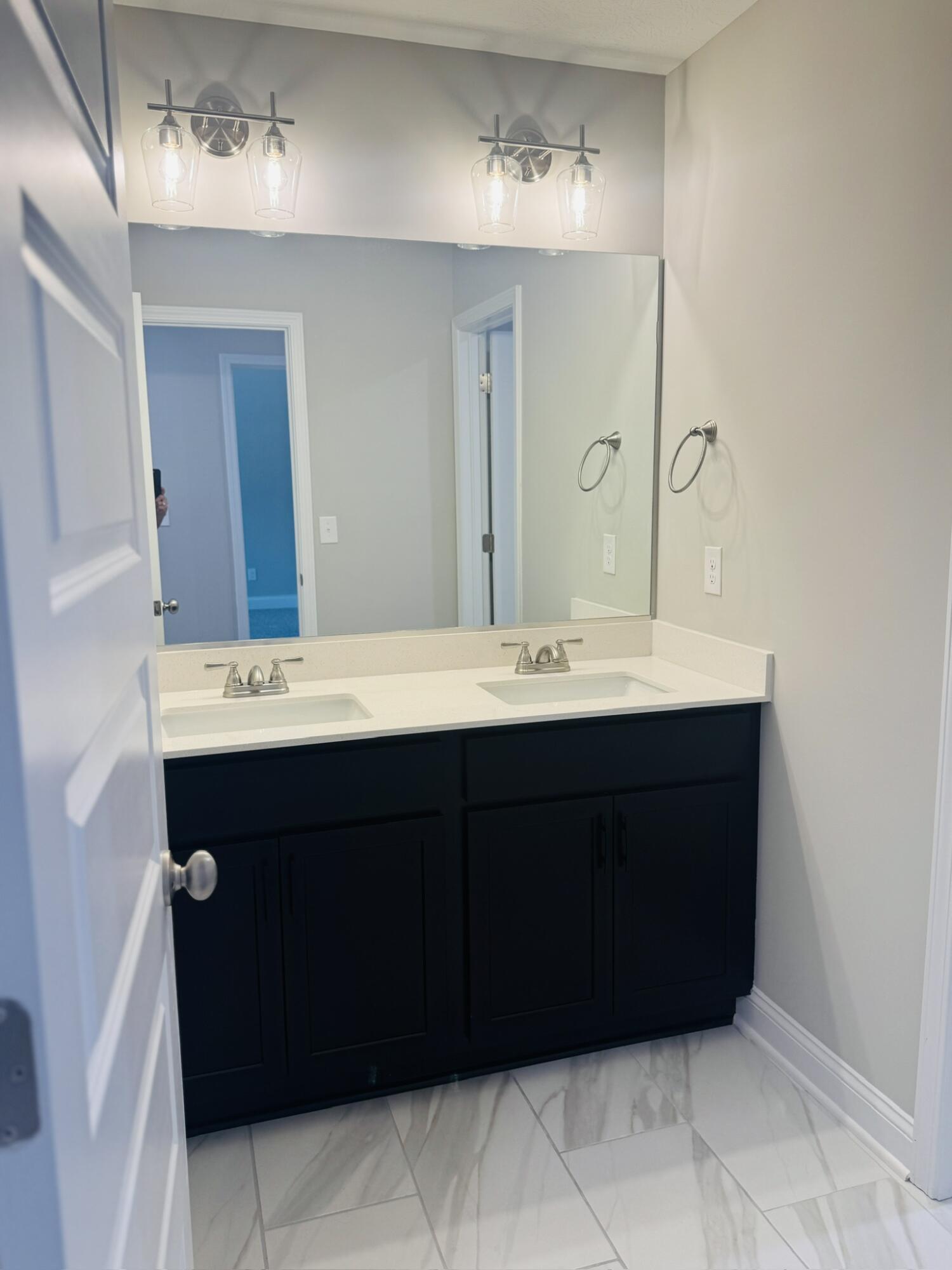 B81E992B-B037-4A00-8492-C164C6FE977C_1_1