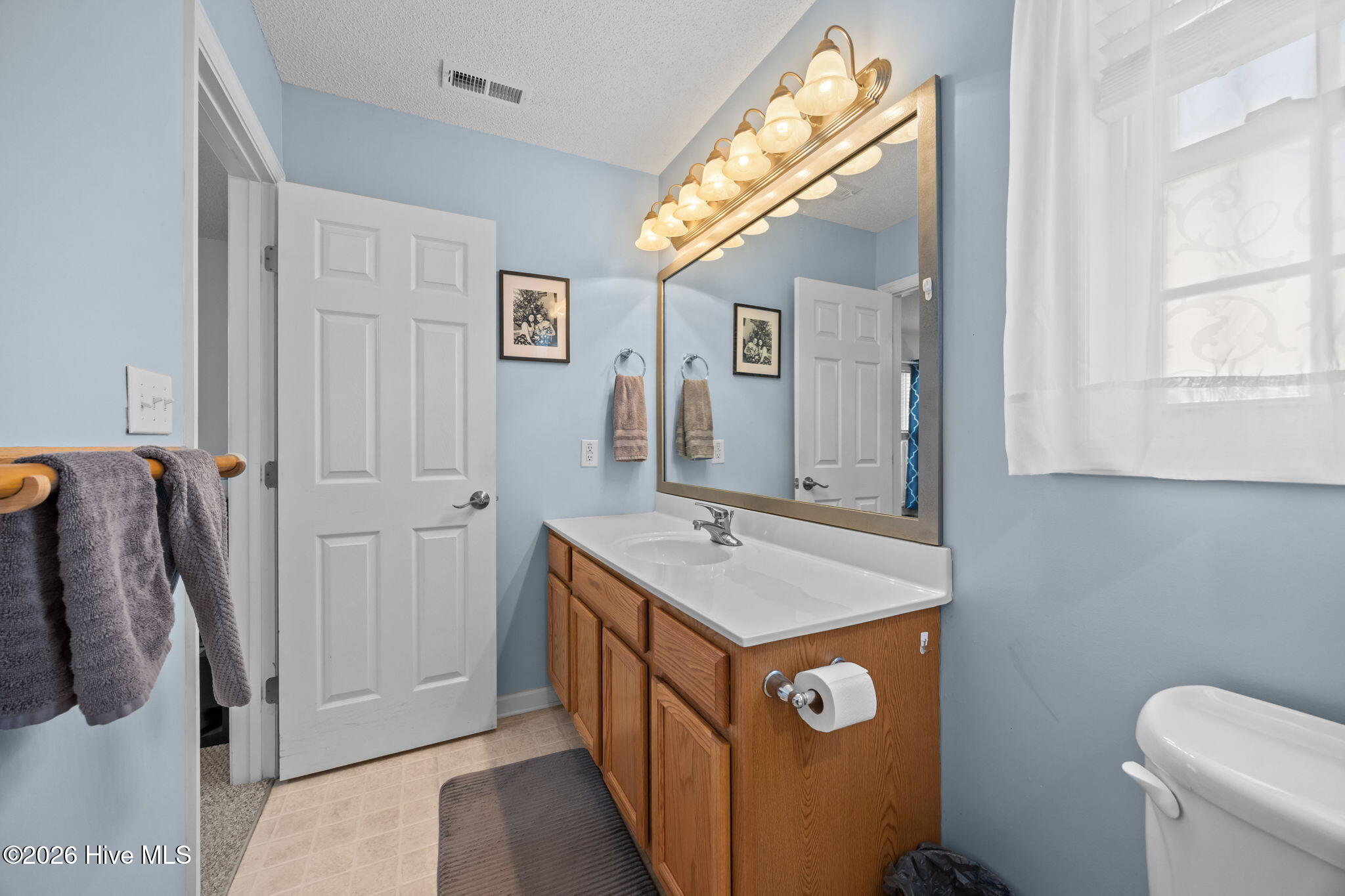 100554153 | Photo 30