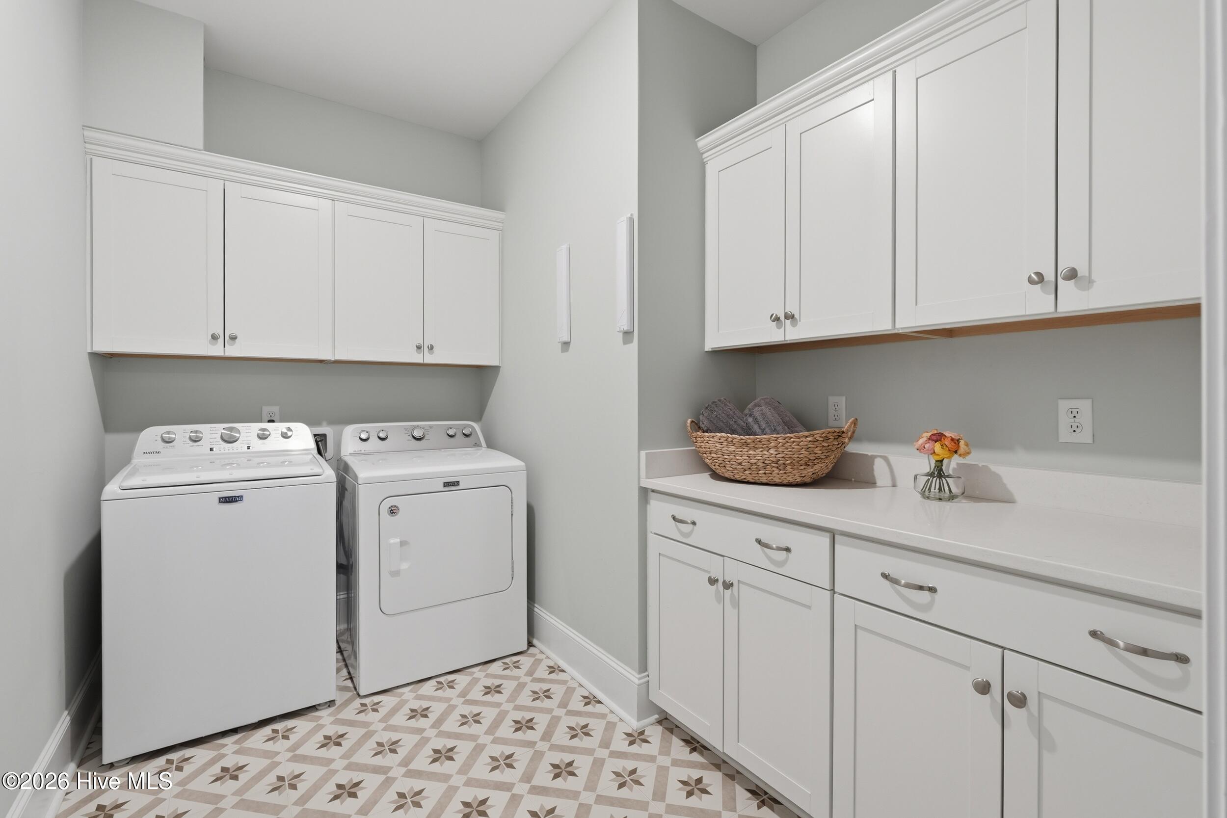 100565779 | Photo 38