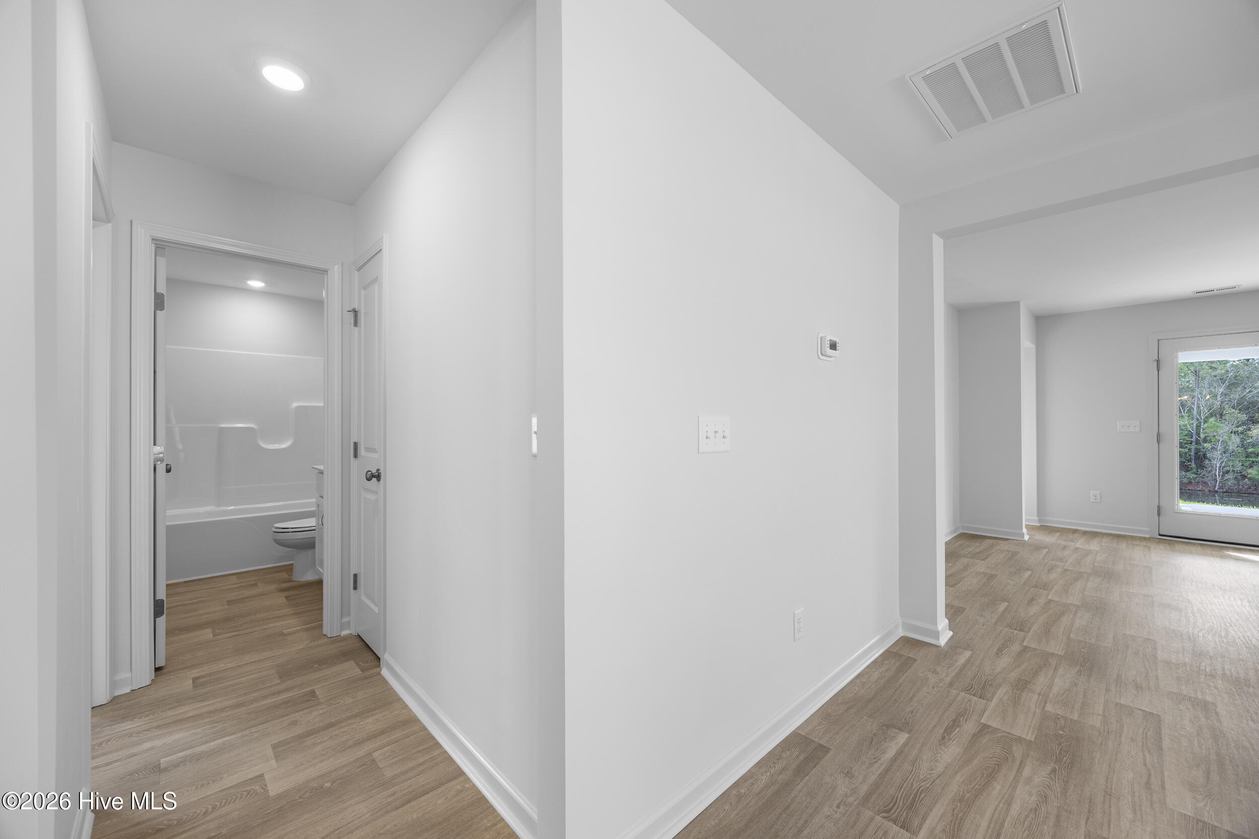 100557085 | Photo 10