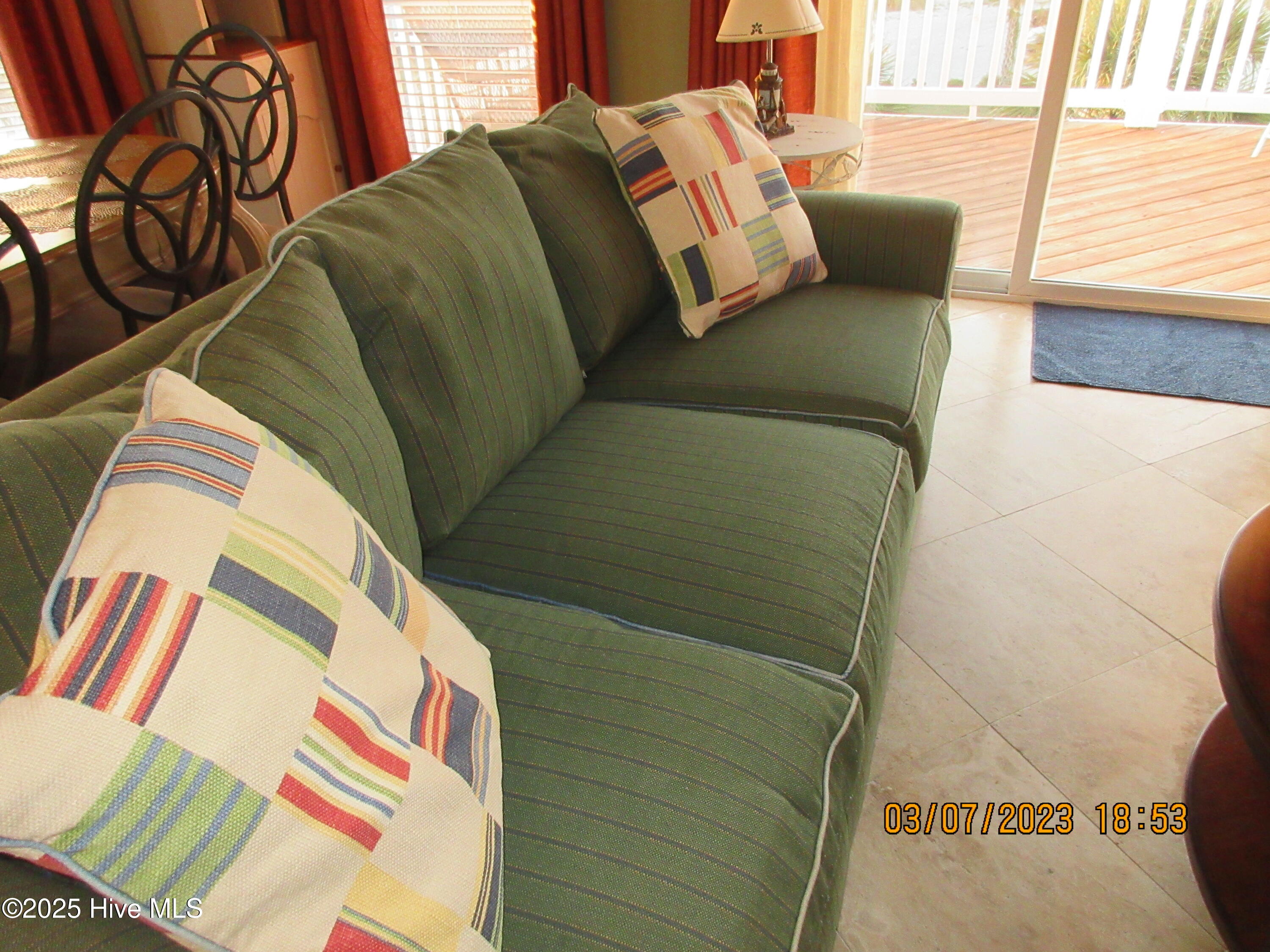 100525203 | Photo 35