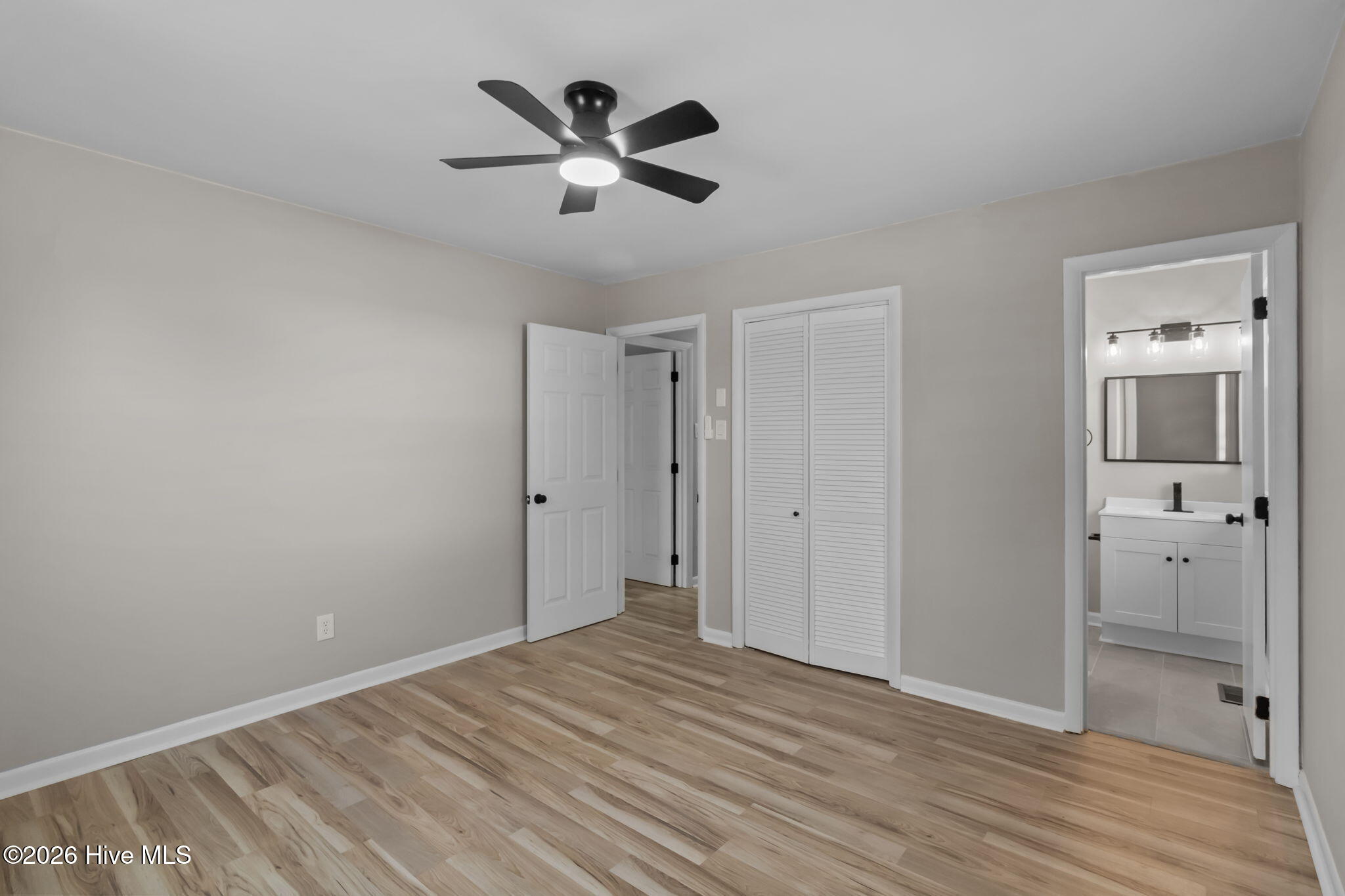 100557666 | Photo 33