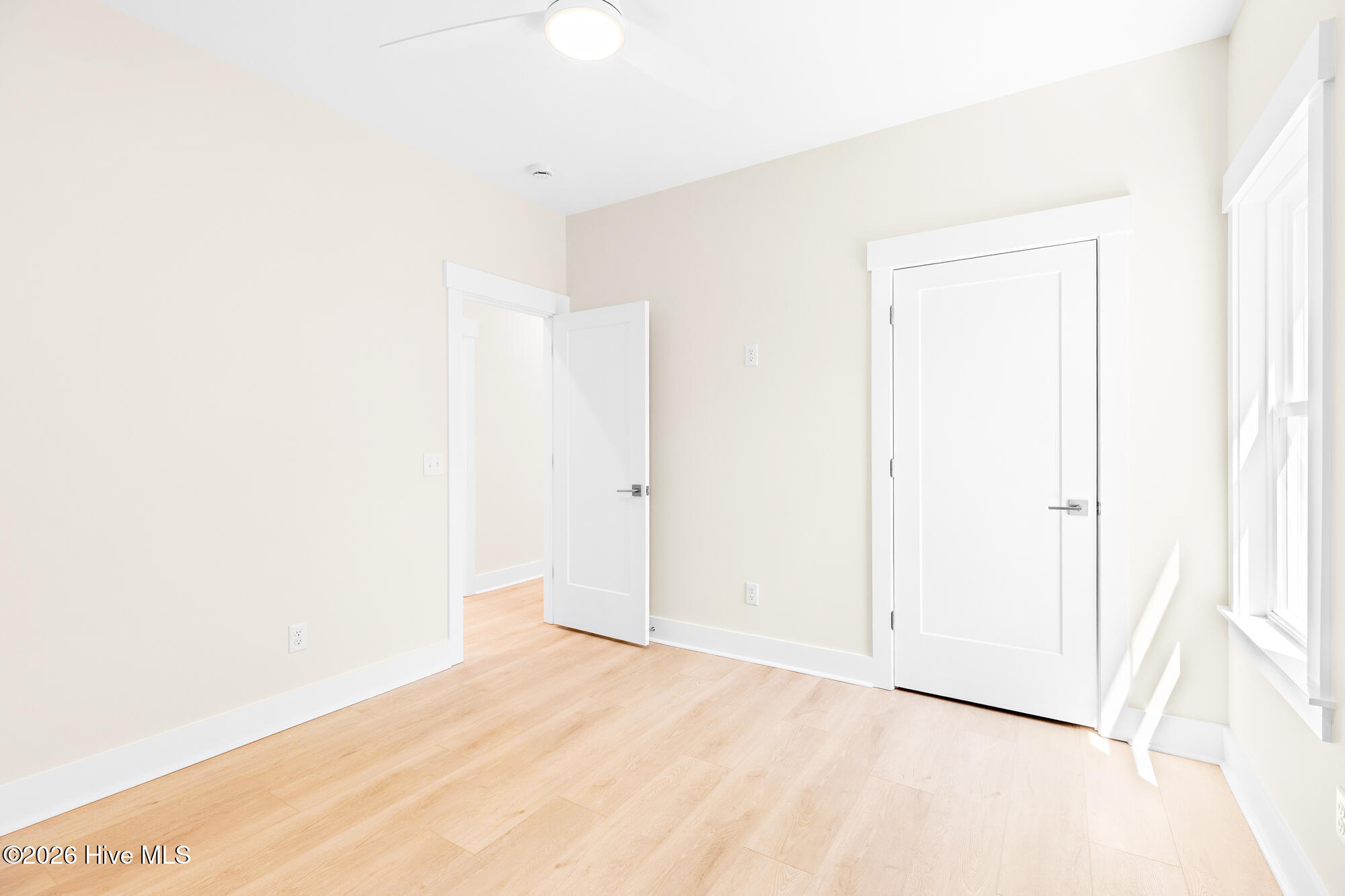 100565592 | Photo 28