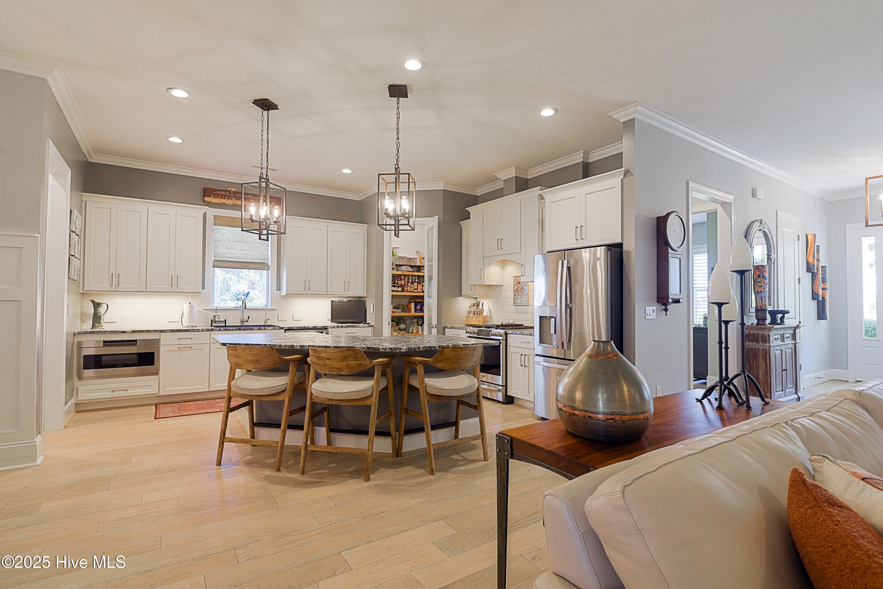 100530008 | Photo 23