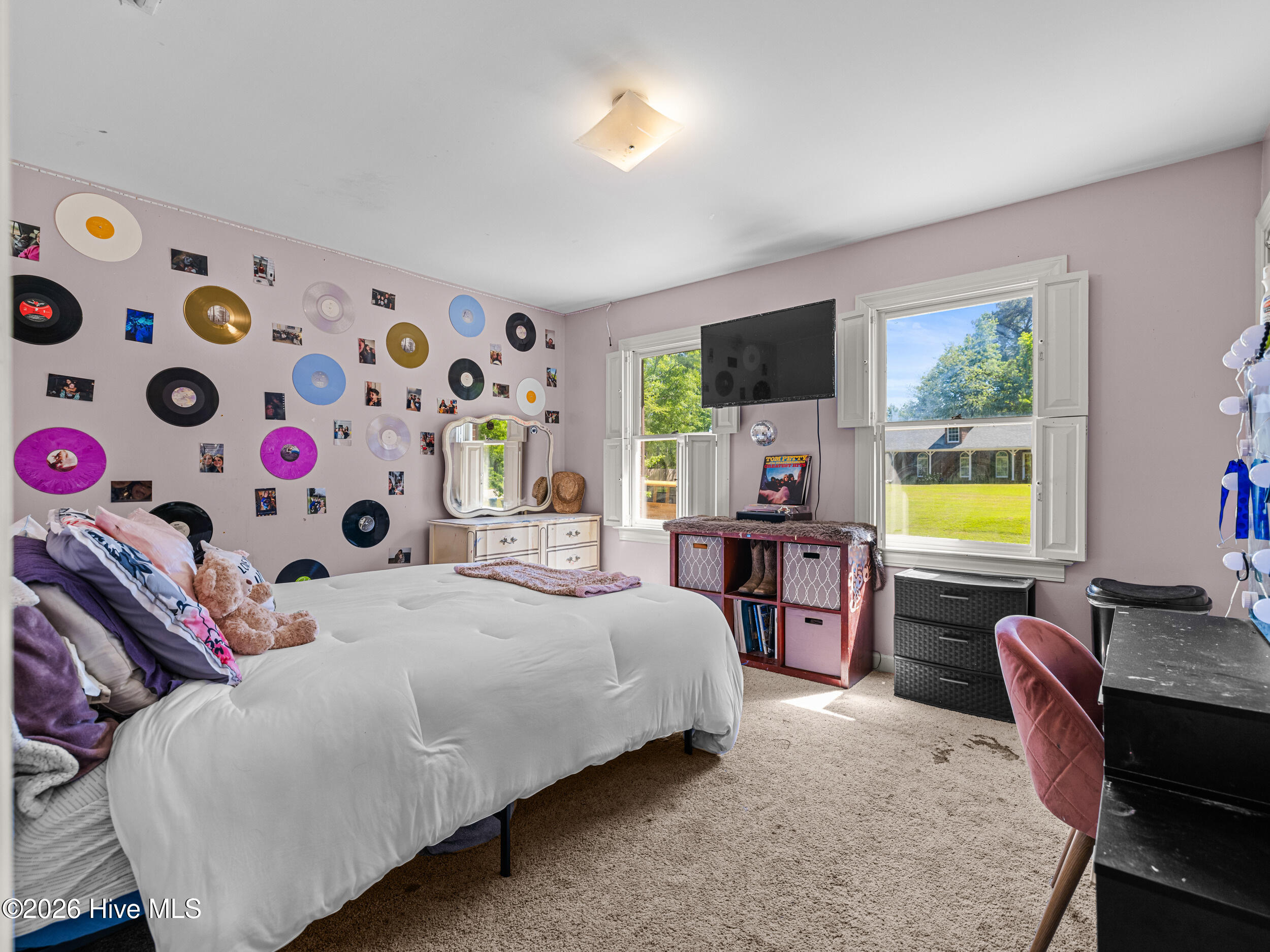 100570486 | Photo 51